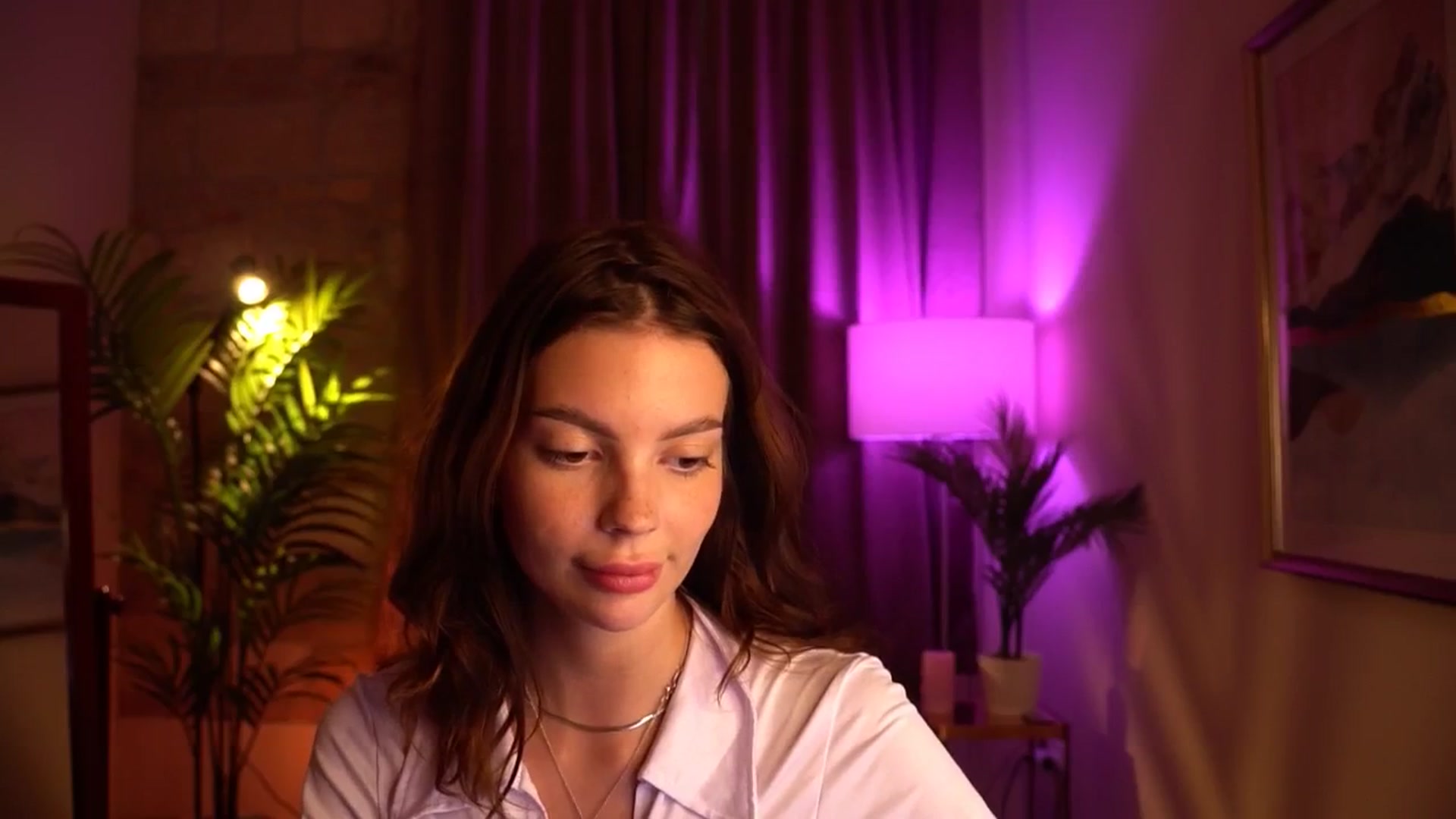 Gallery image thumbnail from hollydollly_'s myfreecams stream on, 05/25/2024, 15:44 image 9 of 20