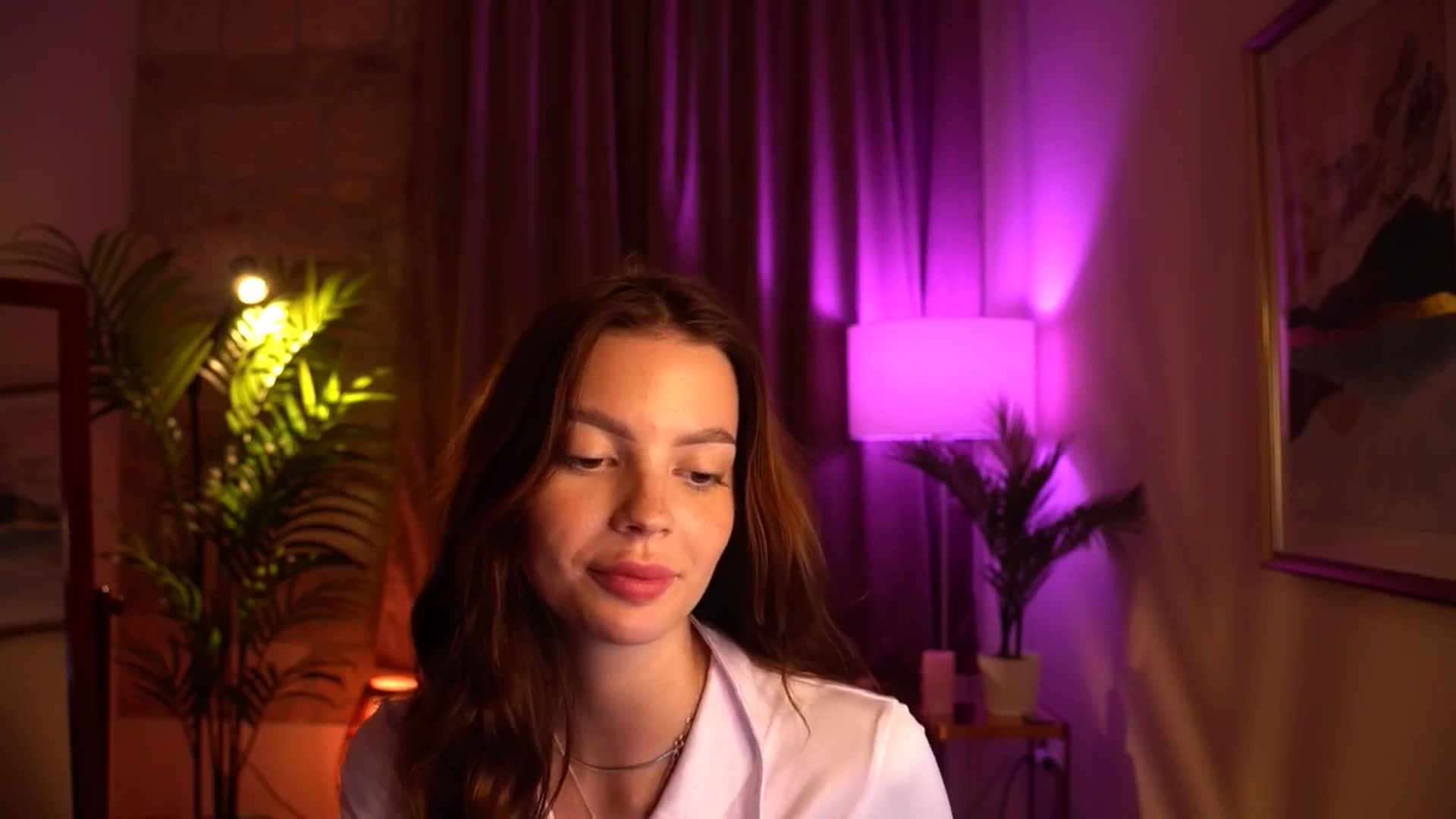 Gallery image thumbnail from hollydollly_'s myfreecams stream on, 05/25/2024, 15:44 image 10 of 20