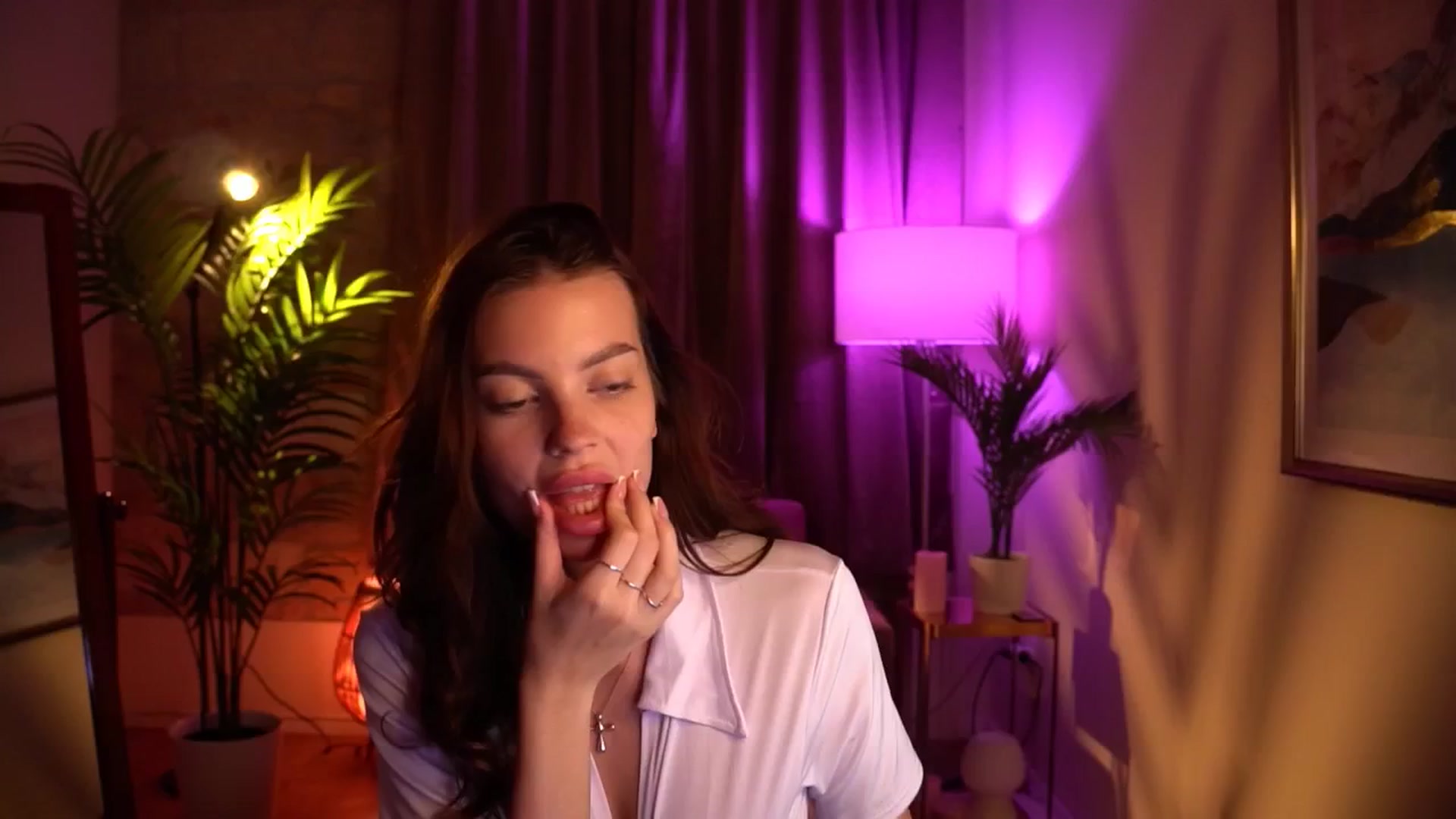 Gallery image thumbnail from hollydollly_'s myfreecams stream on, 05/26/2024, 18:27 image 1 of 20