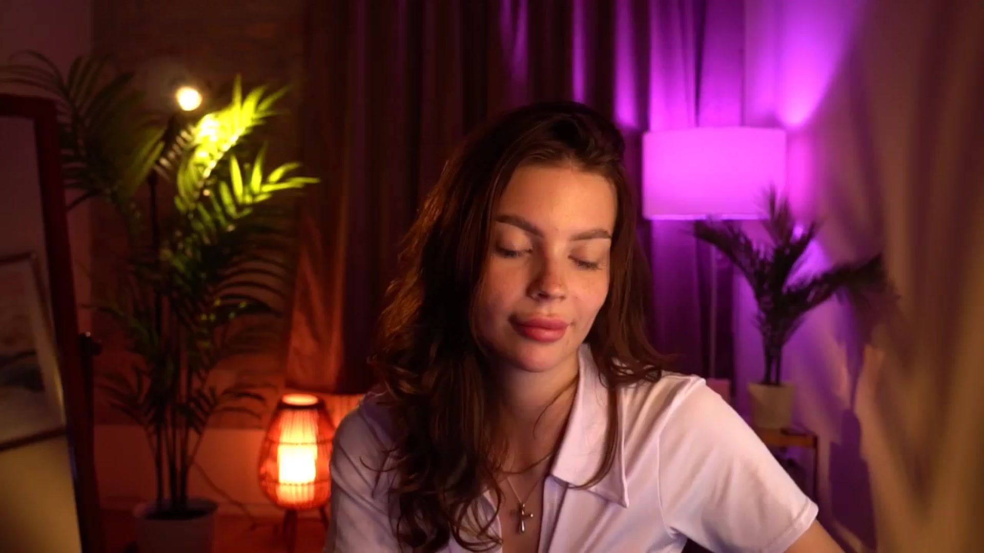 Gallery image thumbnail from hollydollly_'s myfreecams stream on, 05/26/2024, 21:05 image 13 of 20