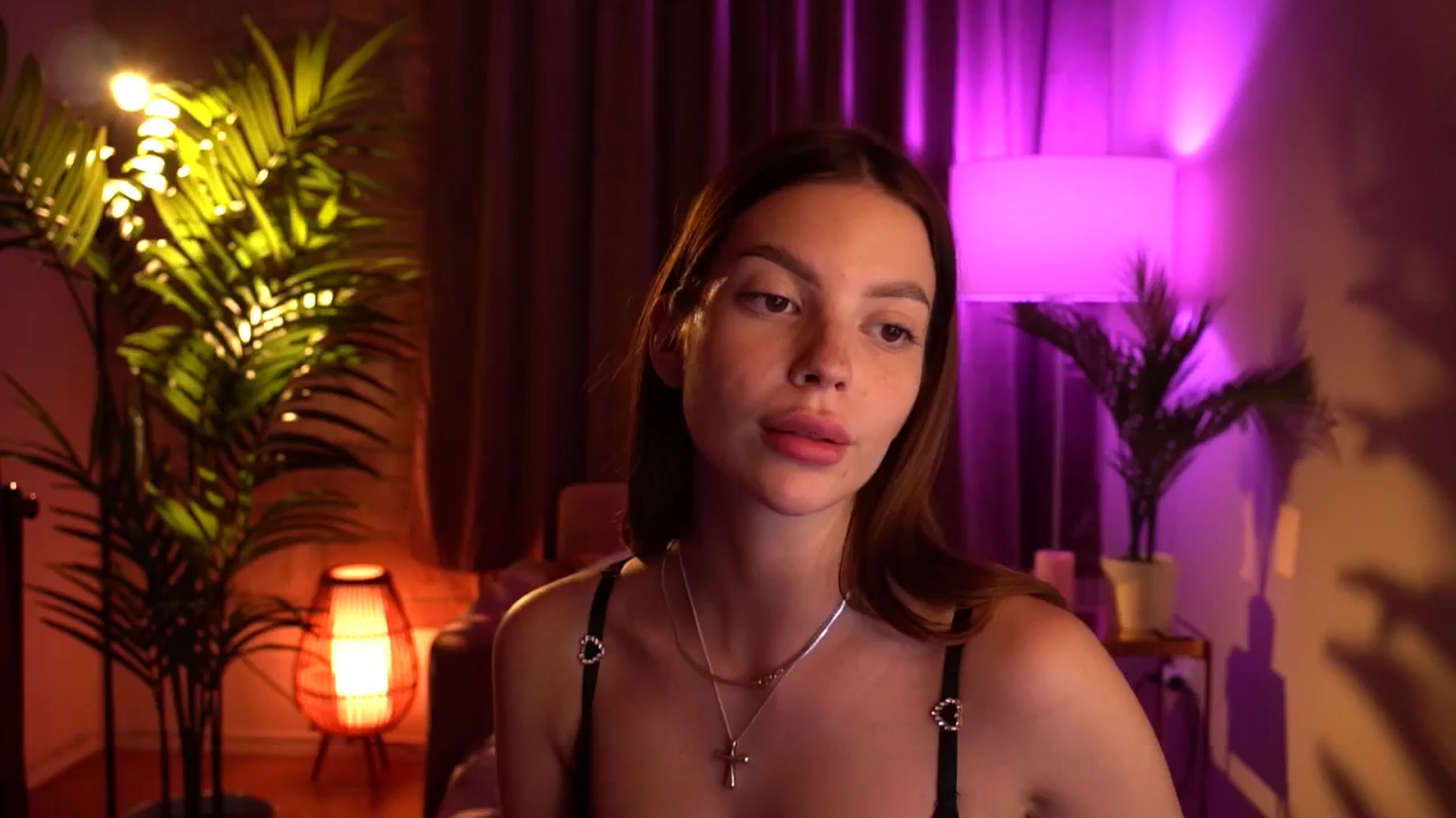 Gallery image thumbnail from hollydollly_'s myfreecams stream on, 05/27/2024, 21:18 image 18 of 20