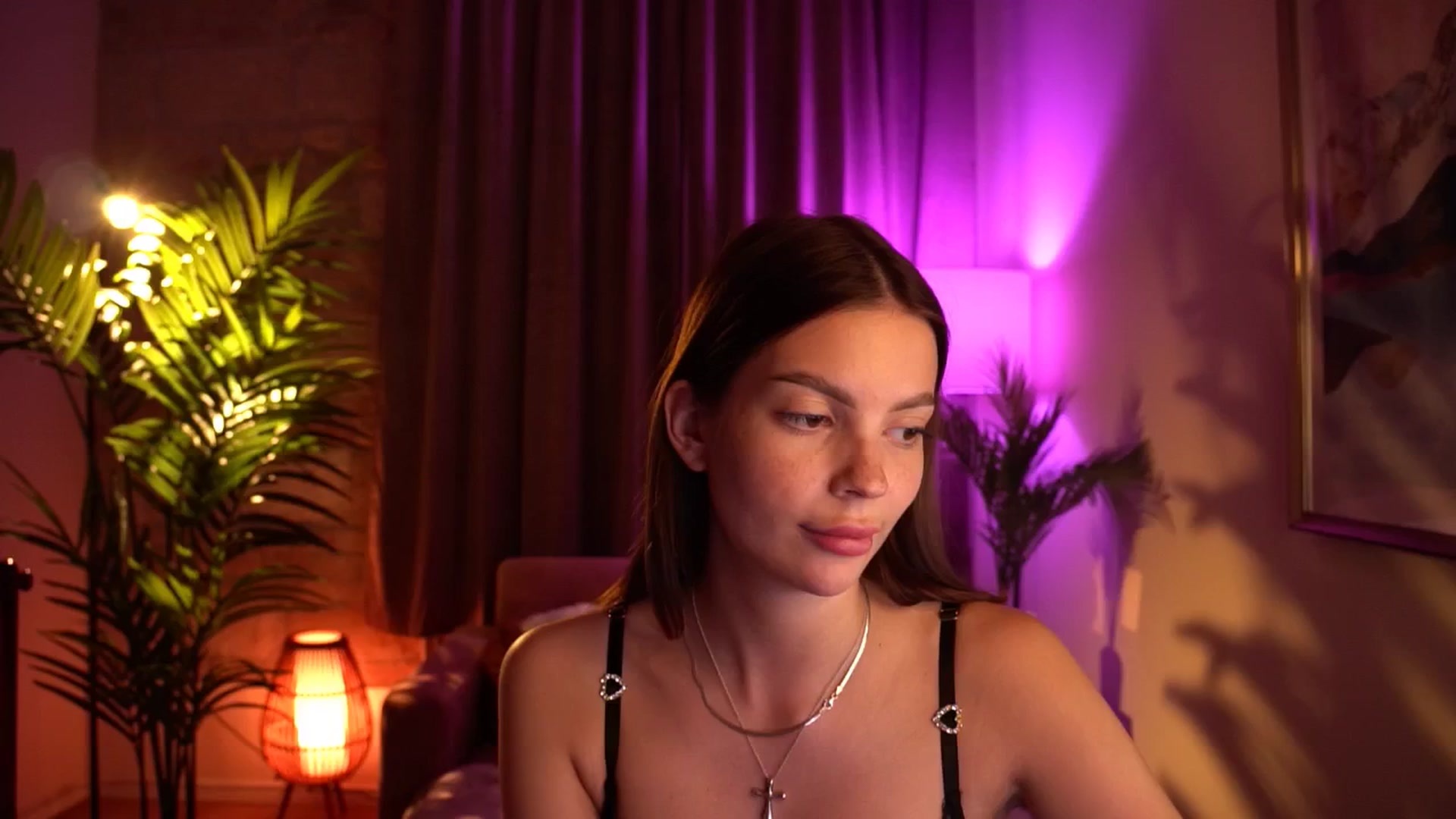 Gallery image thumbnail from hollydollly_'s myfreecams stream on, 05/27/2024, 21:18 image 1 of 20