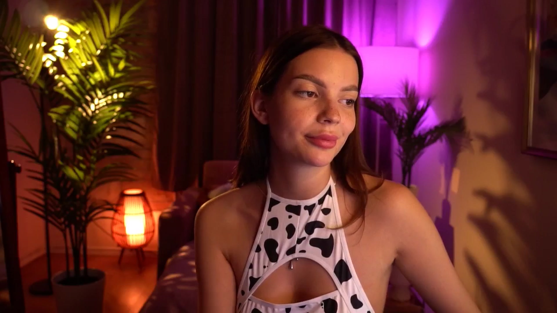 Gallery image thumbnail from hollydollly_'s myfreecams stream on, 05/27/2024, 22:45 image 3 of 20