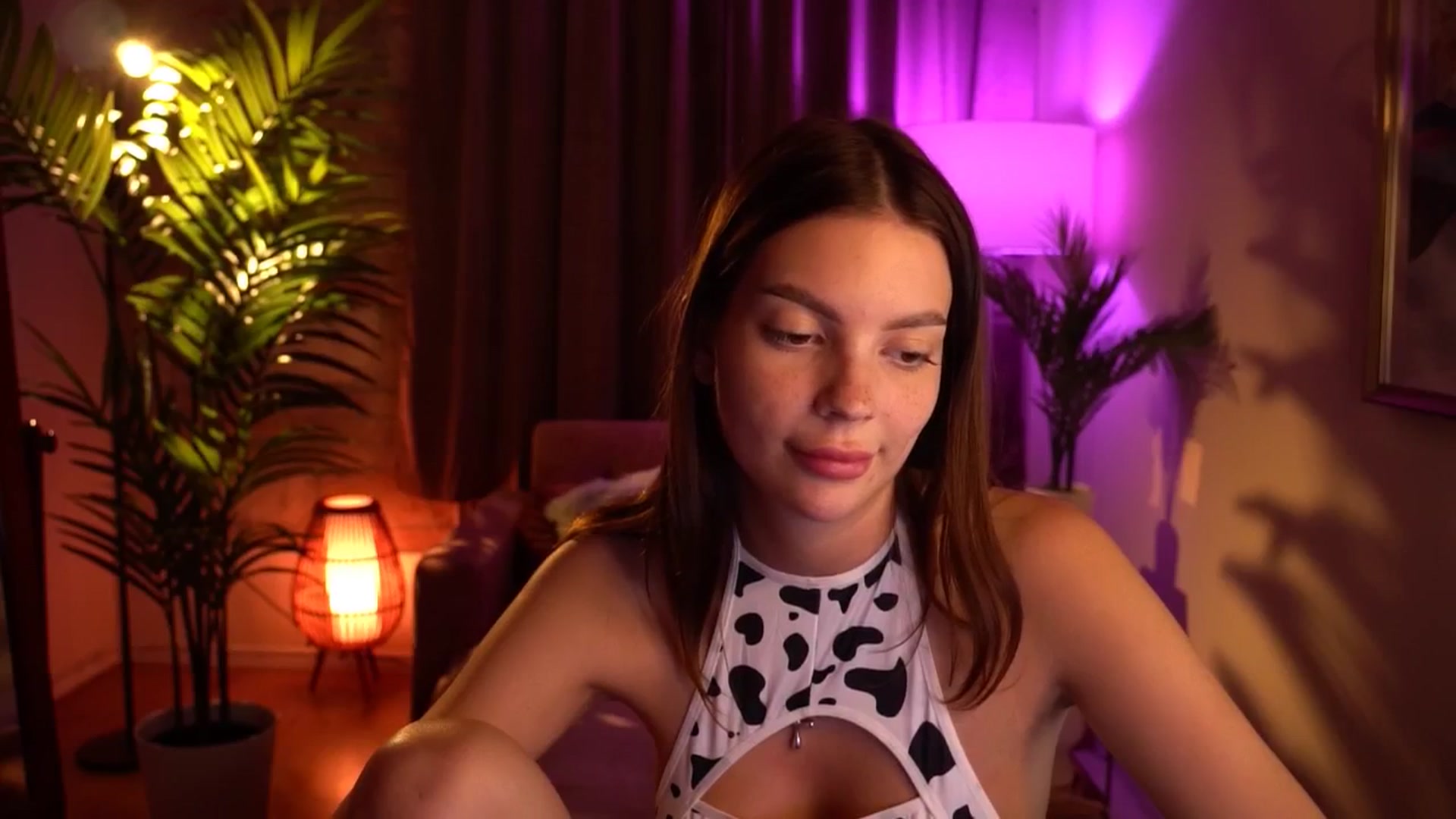 Gallery image thumbnail from hollydollly_'s myfreecams stream on, 05/27/2024, 22:45 image 6 of 20