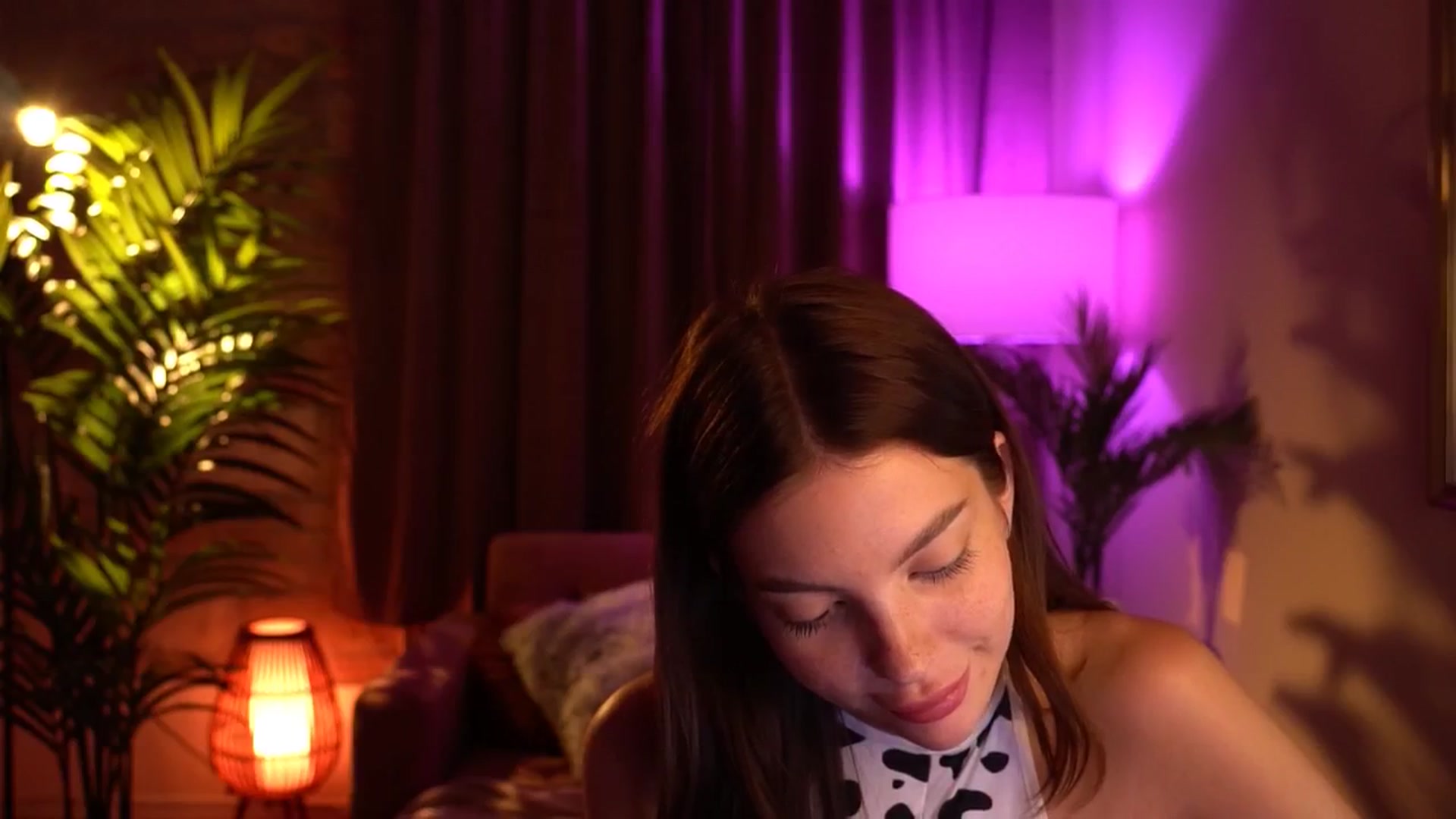 Gallery image thumbnail from hollydollly_'s myfreecams stream on, 05/27/2024, 22:45 image 19 of 20