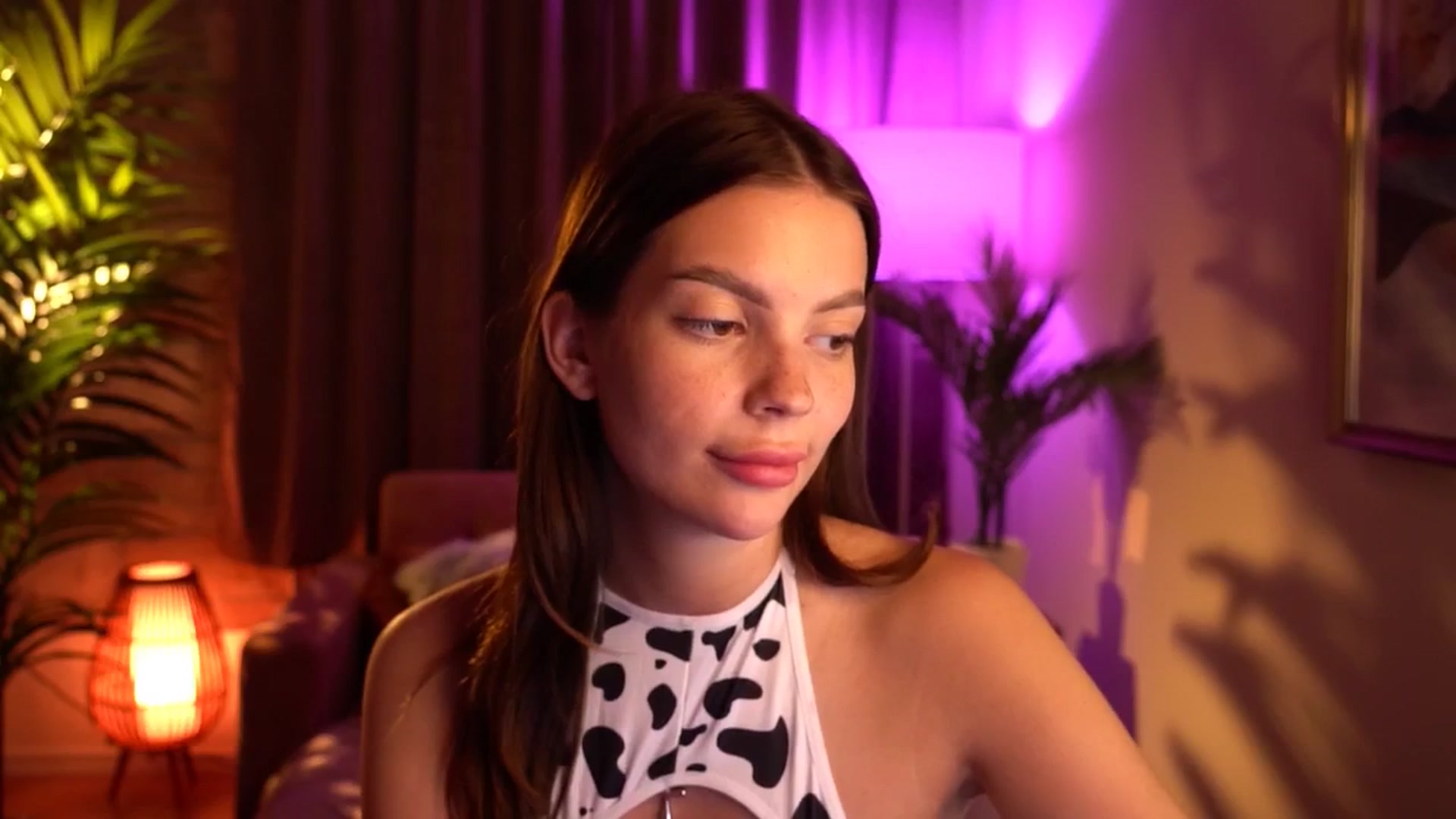 Gallery image thumbnail from hollydollly_'s myfreecams stream on, 05/27/2024, 22:45 image 13 of 20