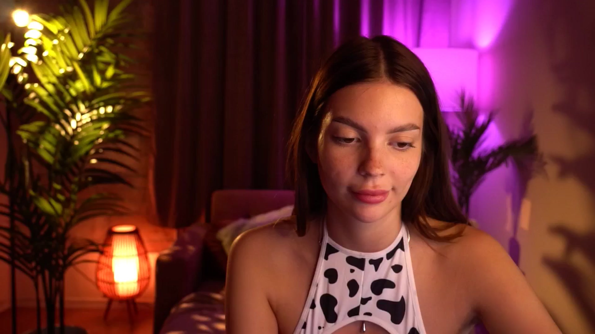 Gallery image thumbnail from hollydollly_'s myfreecams stream on, 05/27/2024, 23:25 image 16 of 20