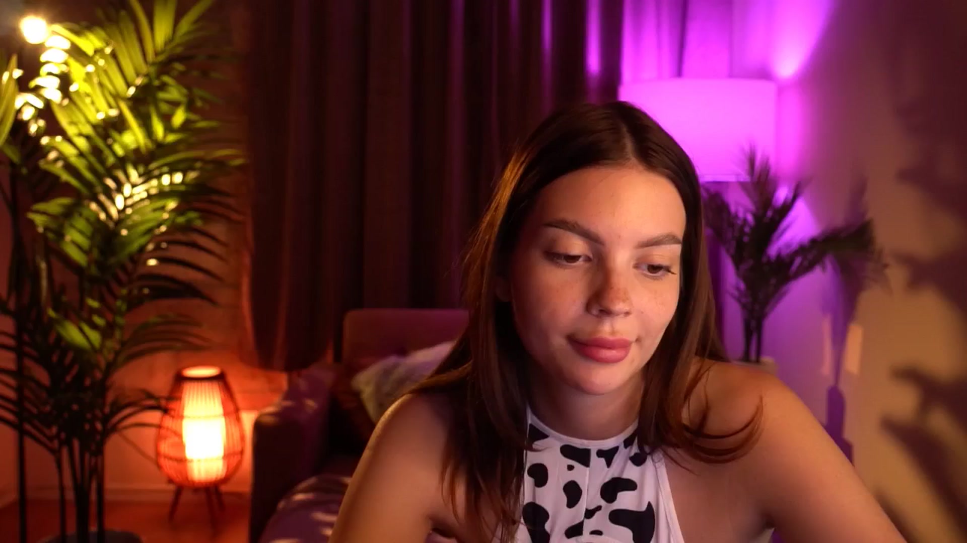 Gallery image thumbnail from hollydollly_'s myfreecams stream on, 05/27/2024, 23:25 image 19 of 20
