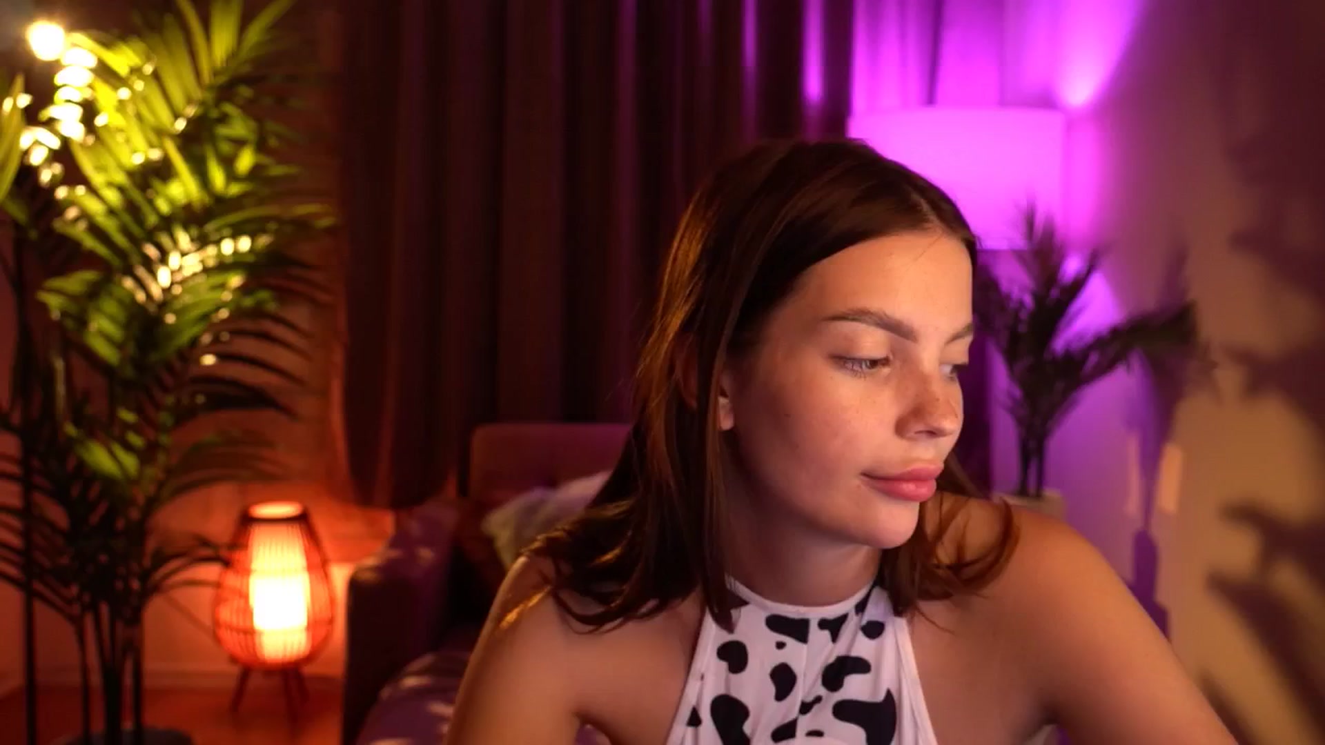 Gallery image thumbnail from hollydollly_'s myfreecams stream on, 05/27/2024, 23:25 image 18 of 20