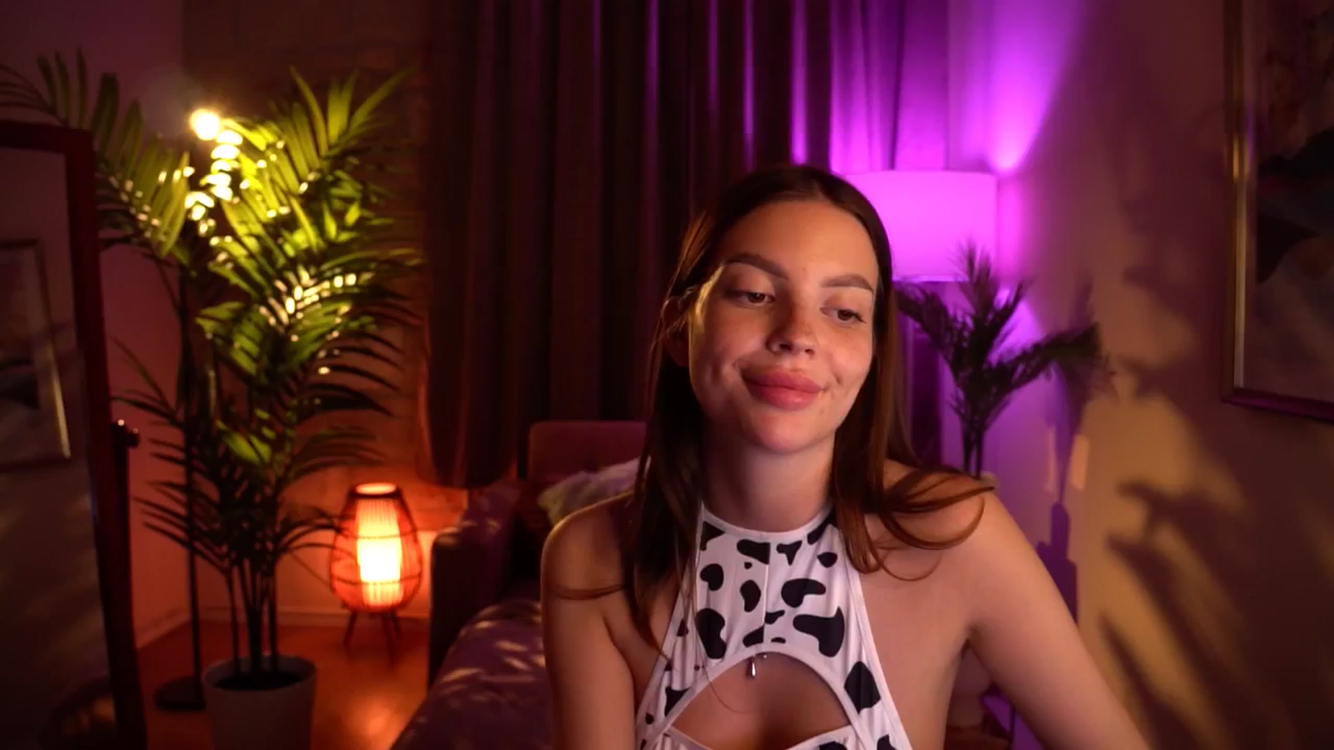 Gallery image thumbnail from hollydollly_'s myfreecams stream on, 05/27/2024, 23:25 image 1 of 20