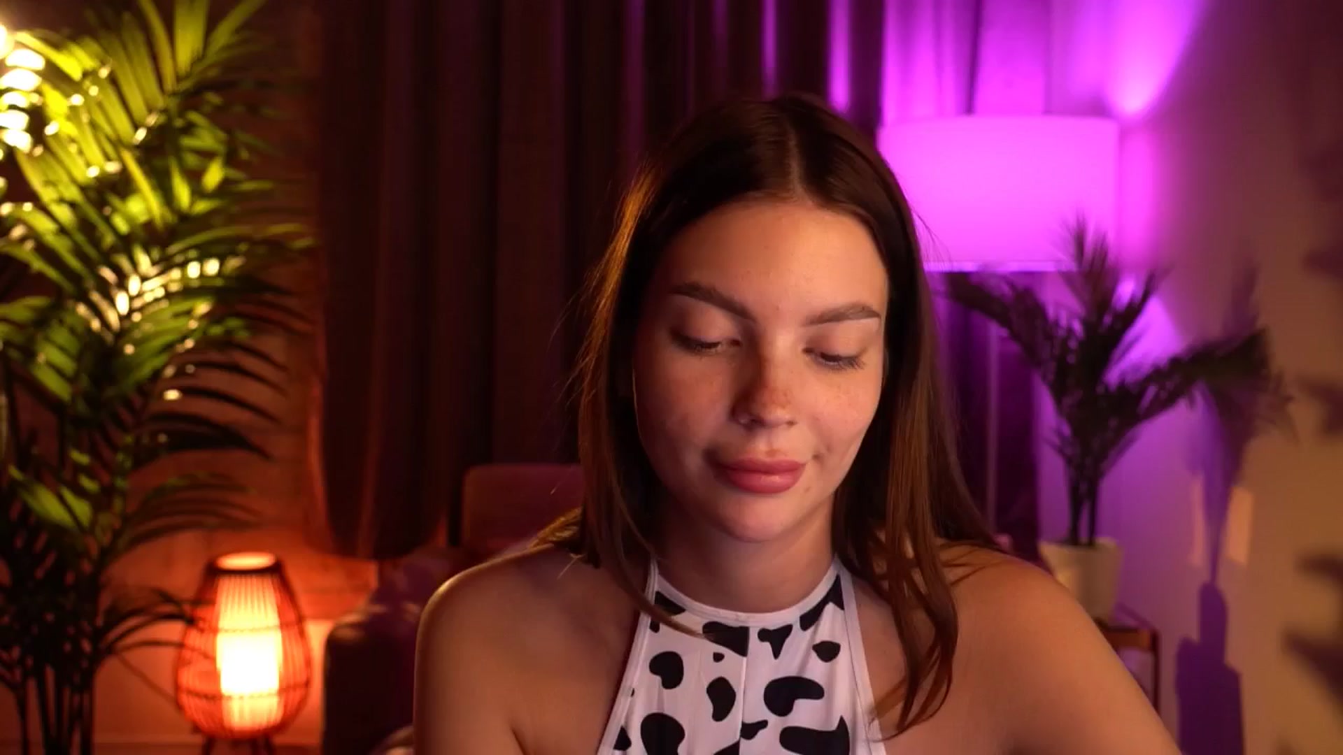 Gallery image thumbnail from hollydollly_'s myfreecams stream on, 05/27/2024, 23:25 image 9 of 20