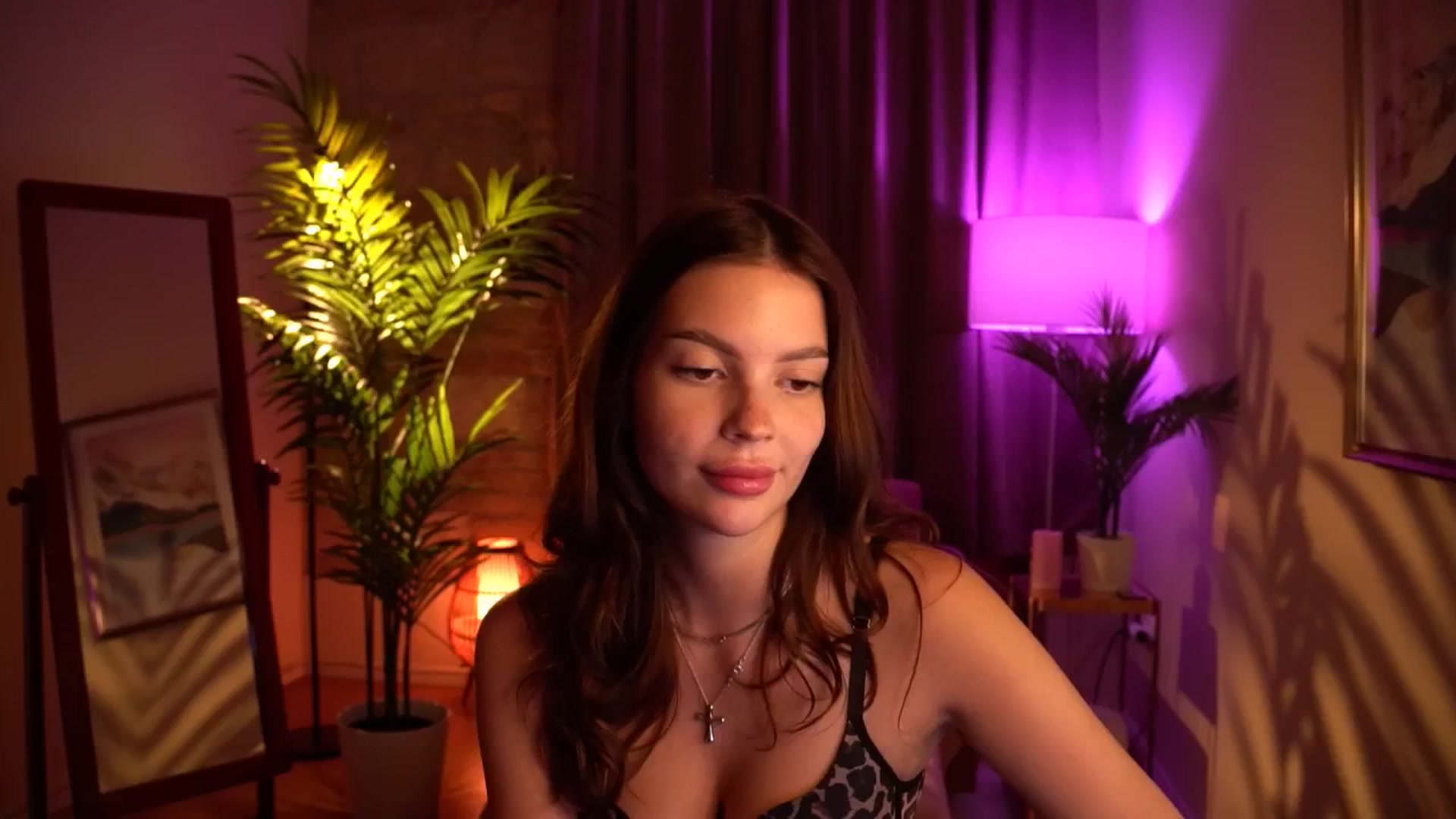 Gallery image thumbnail from hollydollly_'s myfreecams stream on, 05/30/2024, 20:43 image 14 of 20