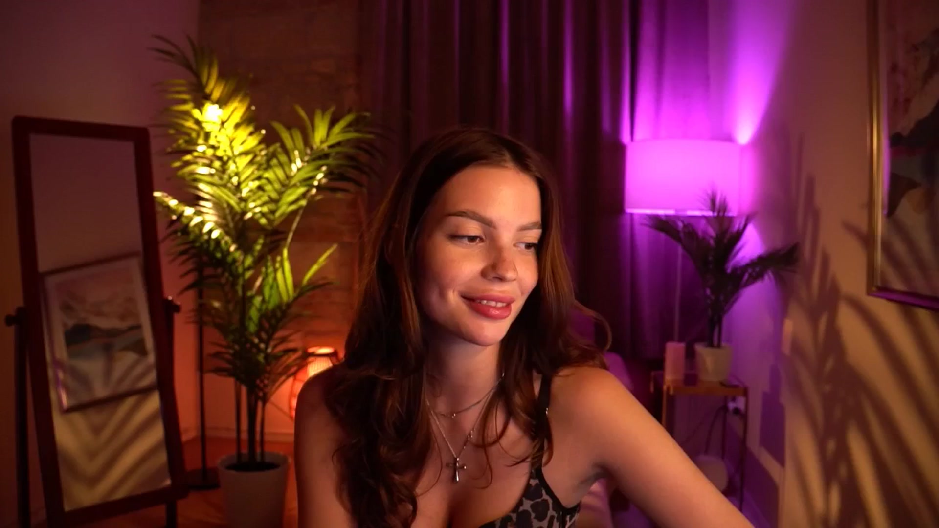 Gallery image thumbnail from hollydollly_'s myfreecams stream on, 05/30/2024, 20:43 image 15 of 20