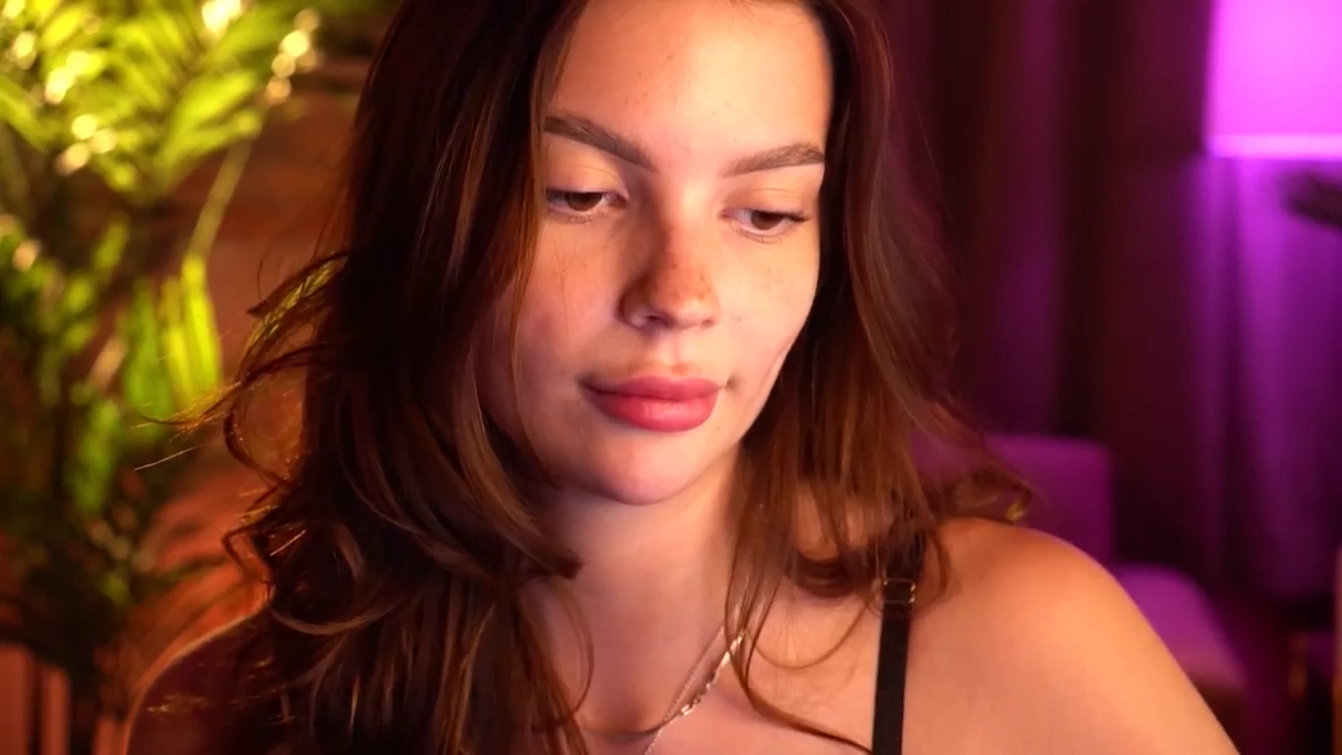 Gallery image thumbnail from hollydollly_'s myfreecams stream on, 05/30/2024, 23:42 image 4 of 20