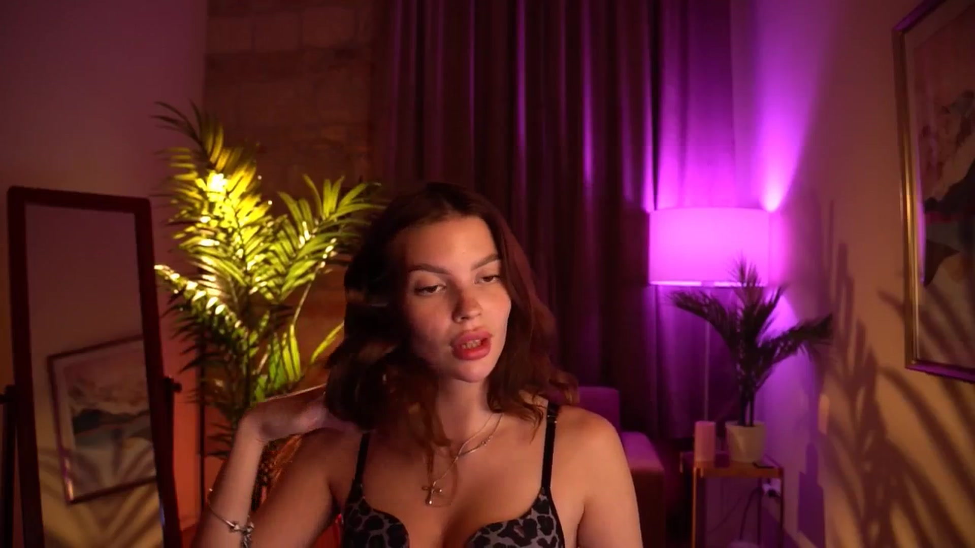 Gallery image thumbnail from hollydollly_'s myfreecams stream on, 05/30/2024, 23:42 image 3 of 20