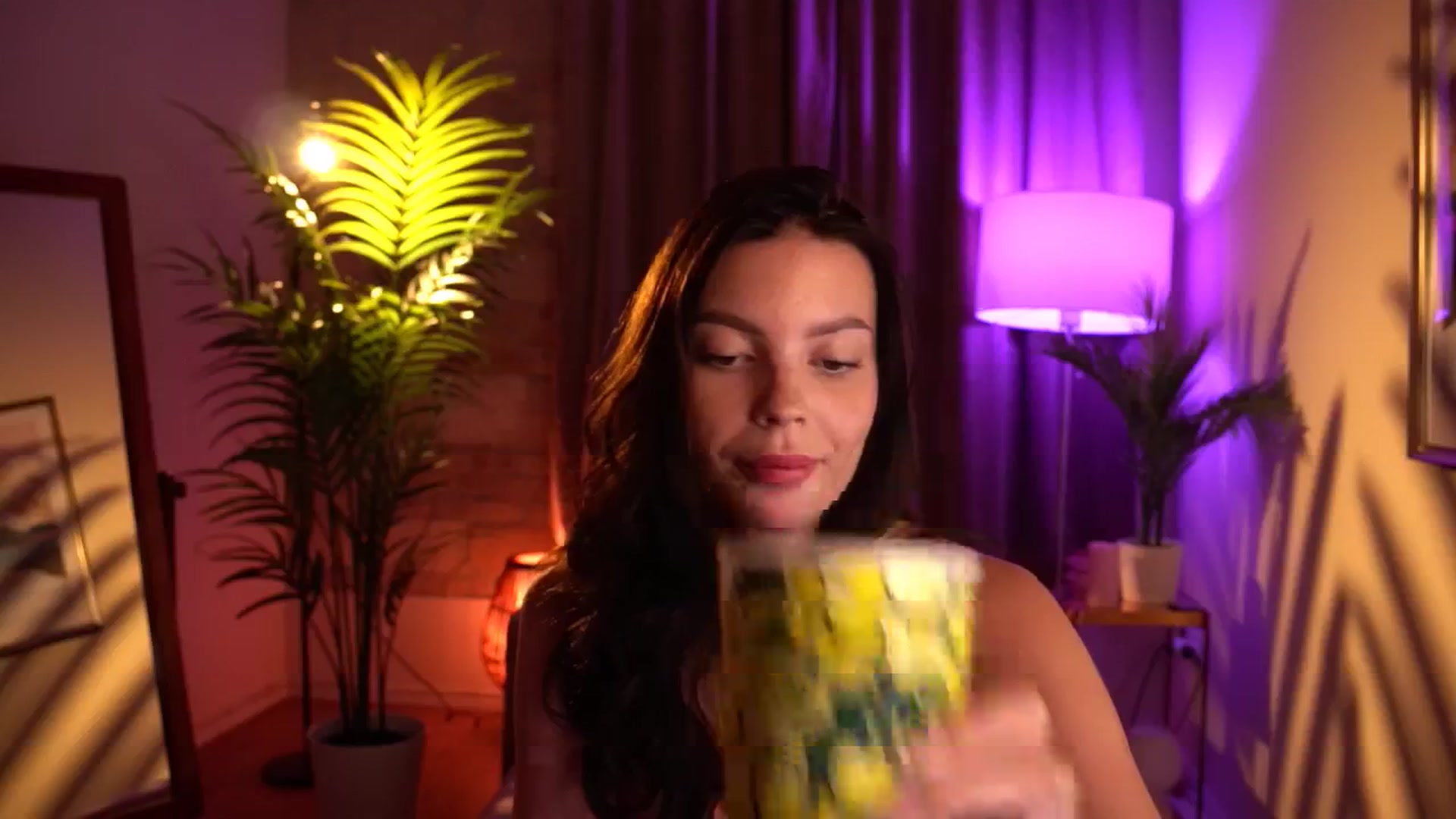 Gallery image thumbnail from hollydollly_'s myfreecams stream on, 06/04/2024, 24:17 image 4 of 20