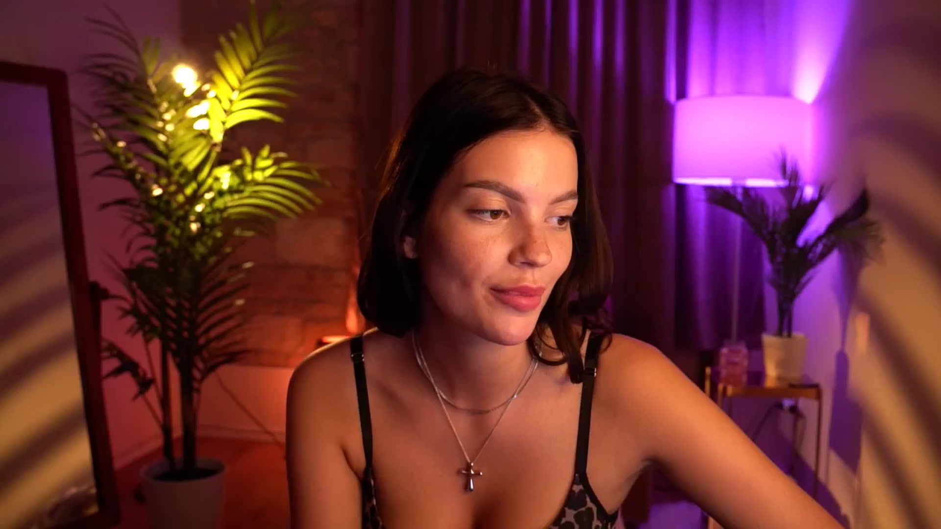 Gallery image thumbnail from hollydollly_'s myfreecams stream on, 06/09/2024, 21:19 image 14 of 20