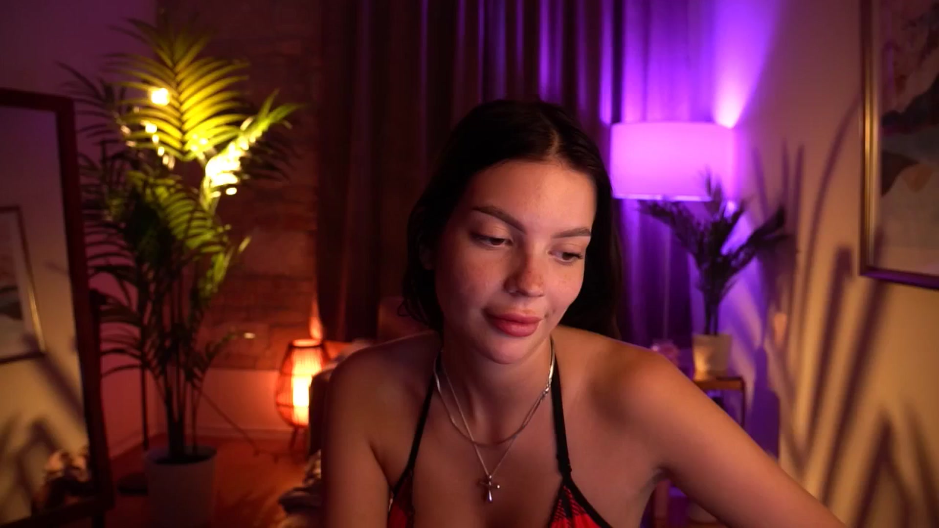 Gallery image thumbnail from hollydollly_'s myfreecams stream on, 06/14/2024, 24:03 image 14 of 20