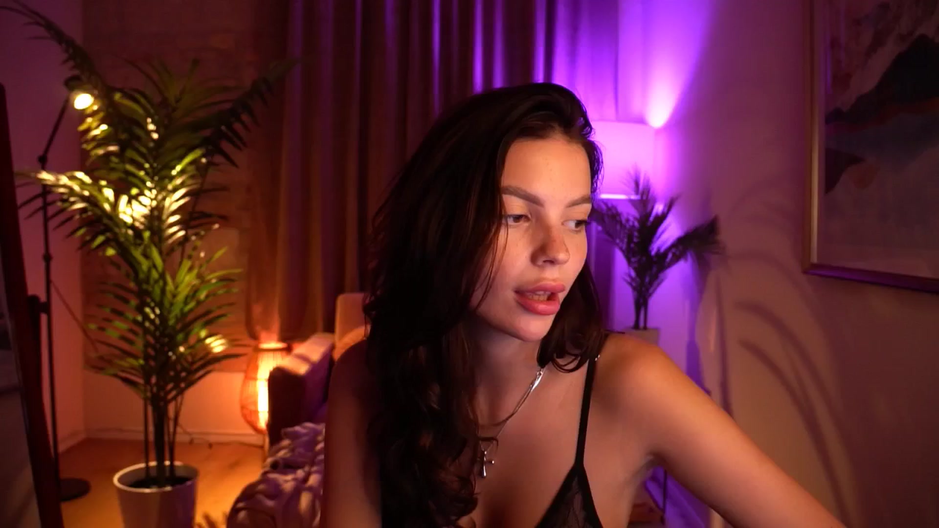 Gallery image thumbnail from hollydollly_'s myfreecams stream on, 06/16/2024, 23:44 image 14 of 20