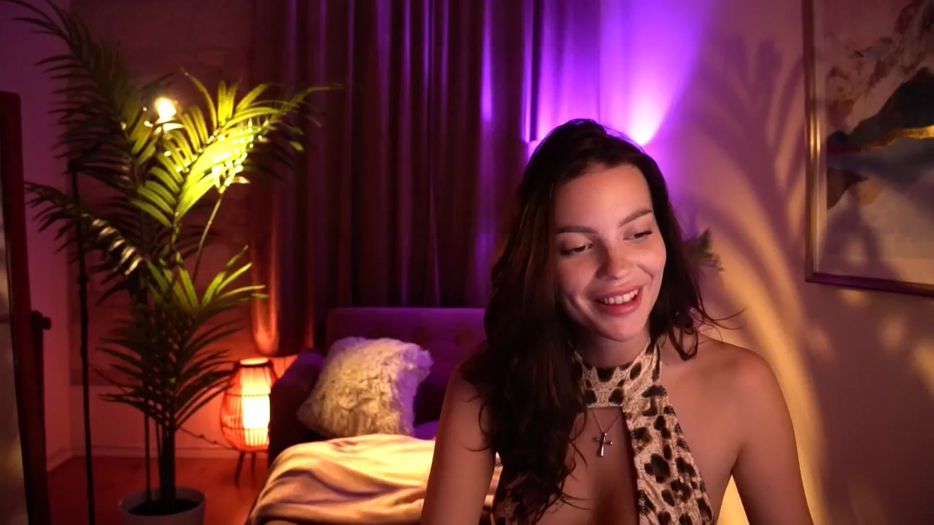 Gallery image thumbnail from hollydollly_'s myfreecams stream on, 06/19/2024, 21:07 image 13 of 20