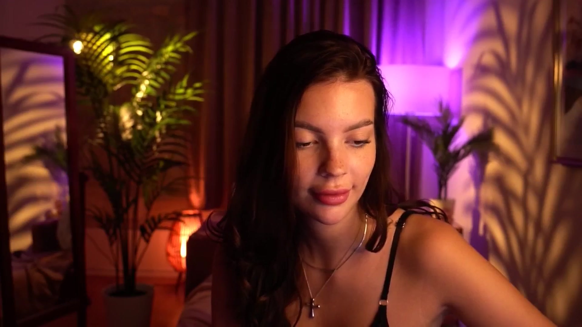 Gallery image thumbnail from hollydollly_'s myfreecams stream on, 06/20/2024, 14:20 image 12 of 20