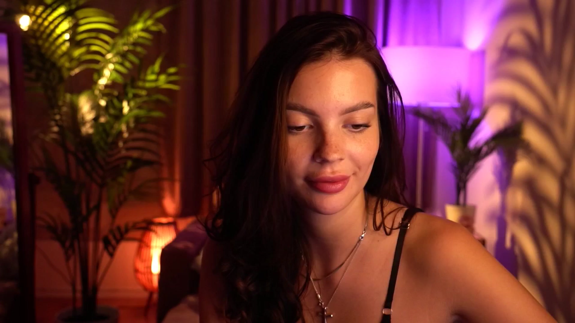 Gallery image thumbnail from hollydollly_'s myfreecams stream on, 06/20/2024, 15:17 image 11 of 20