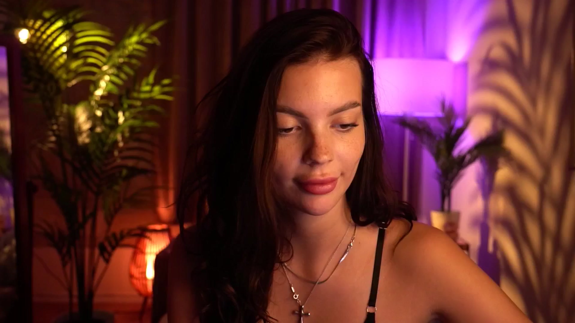 Gallery image thumbnail from hollydollly_'s myfreecams stream on, 06/20/2024, 15:17 image 8 of 20