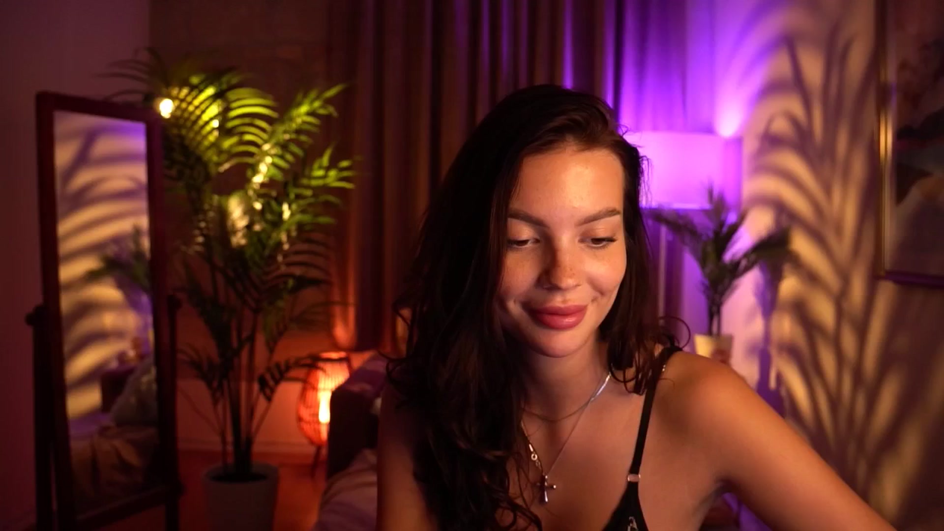 Gallery image thumbnail from hollydollly_'s myfreecams stream on, 06/20/2024, 15:17 image 17 of 20