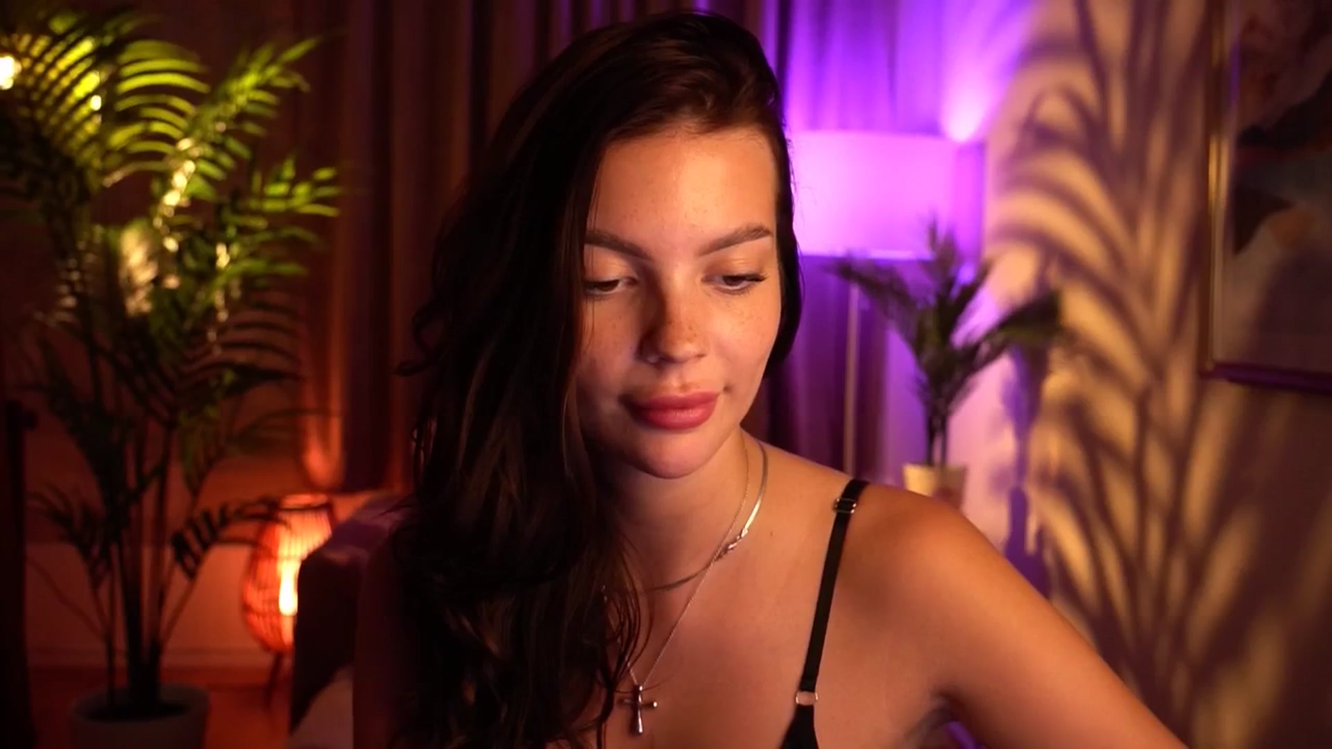 Gallery image thumbnail from hollydollly_'s myfreecams stream on, 06/20/2024, 16:53 image 13 of 20