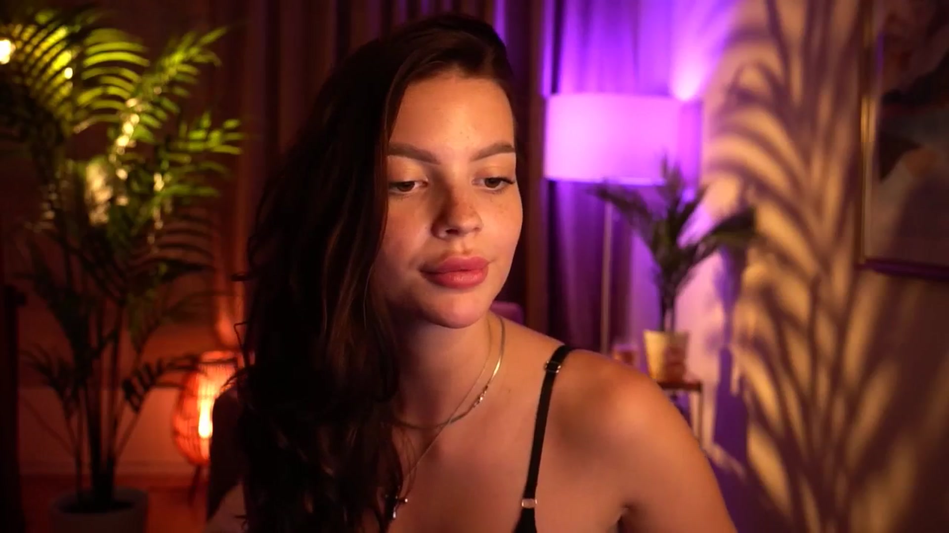 Gallery image thumbnail from hollydollly_'s myfreecams stream on, 06/20/2024, 16:53 image 14 of 20