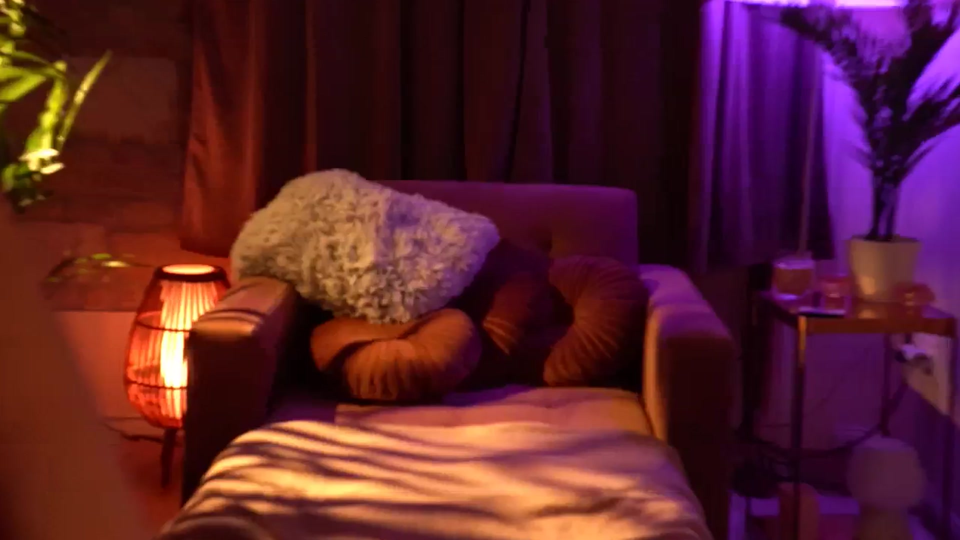 Gallery image thumbnail from hollydollly_'s myfreecams stream on, 06/23/2024, 20:12 image 14 of 20