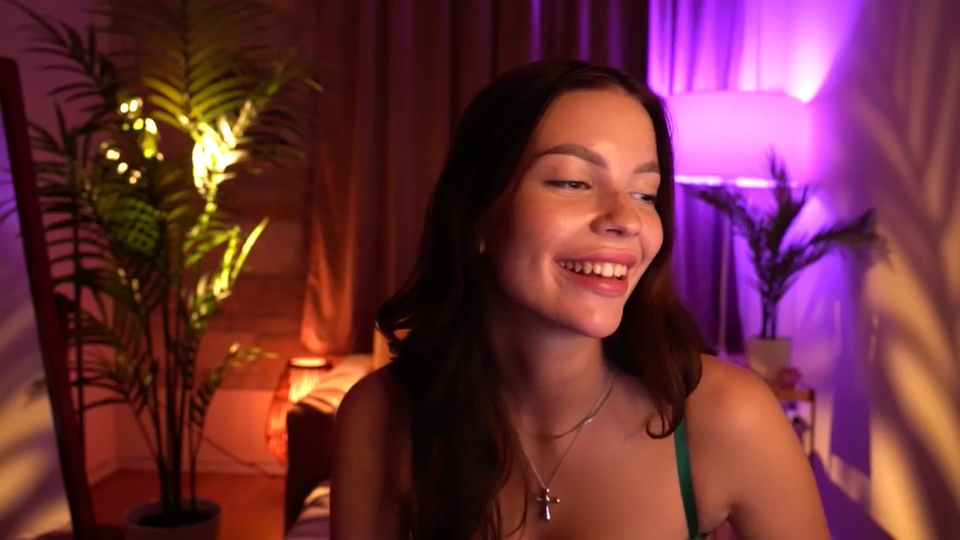 Gallery image thumbnail from hollydollly_'s myfreecams stream on, 06/24/2024, 21:43 image 10 of 20