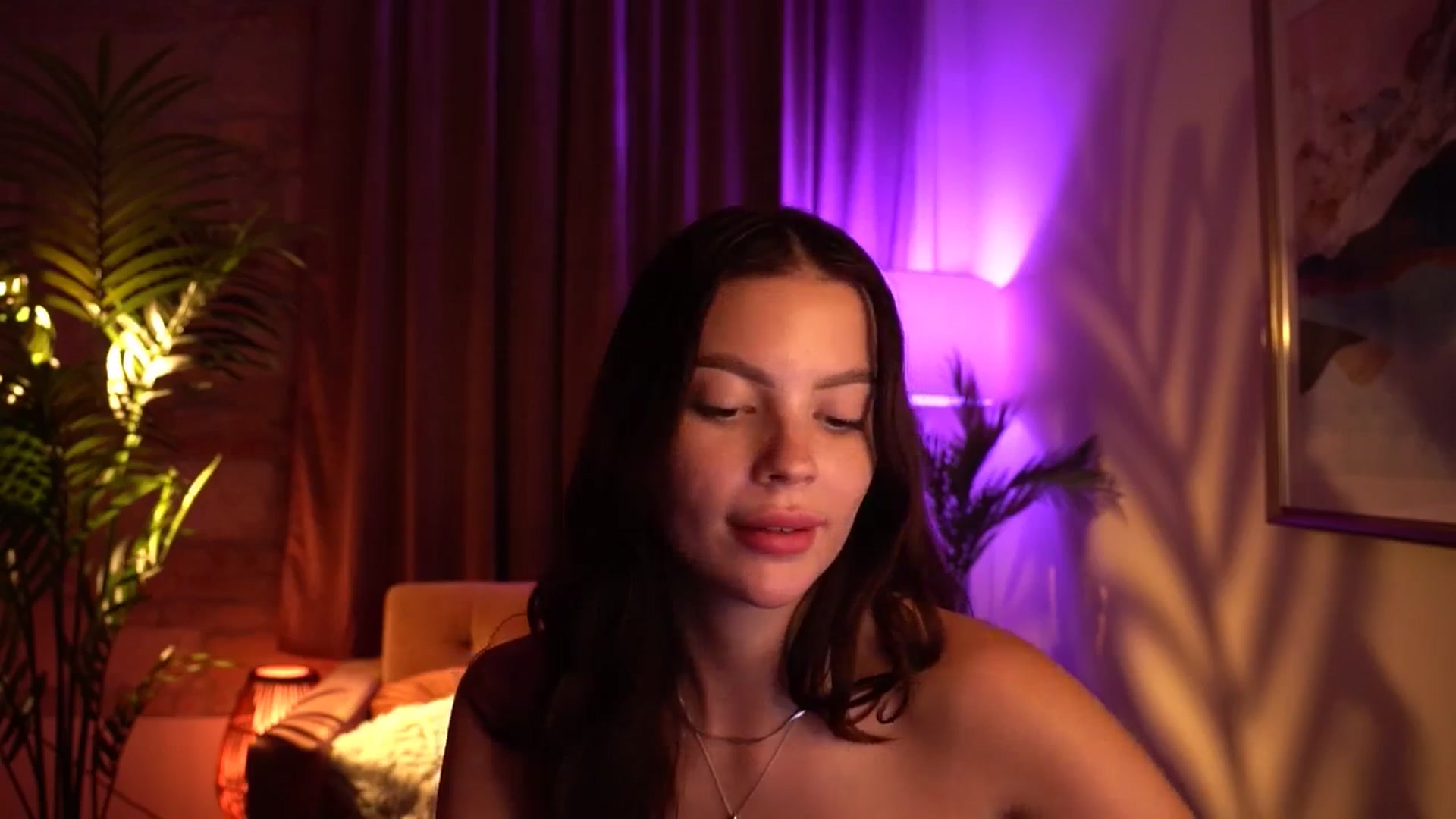 Gallery image thumbnail from hollydollly_'s myfreecams stream on, 06/24/2024, 21:43 image 15 of 20