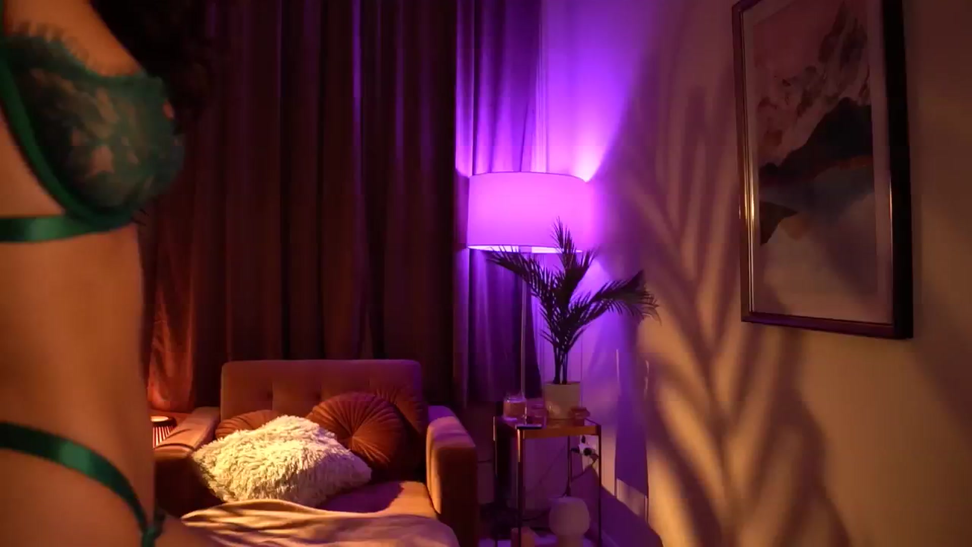 Gallery image thumbnail from hollydollly_'s myfreecams stream on, 06/24/2024, 21:43 image 1 of 20