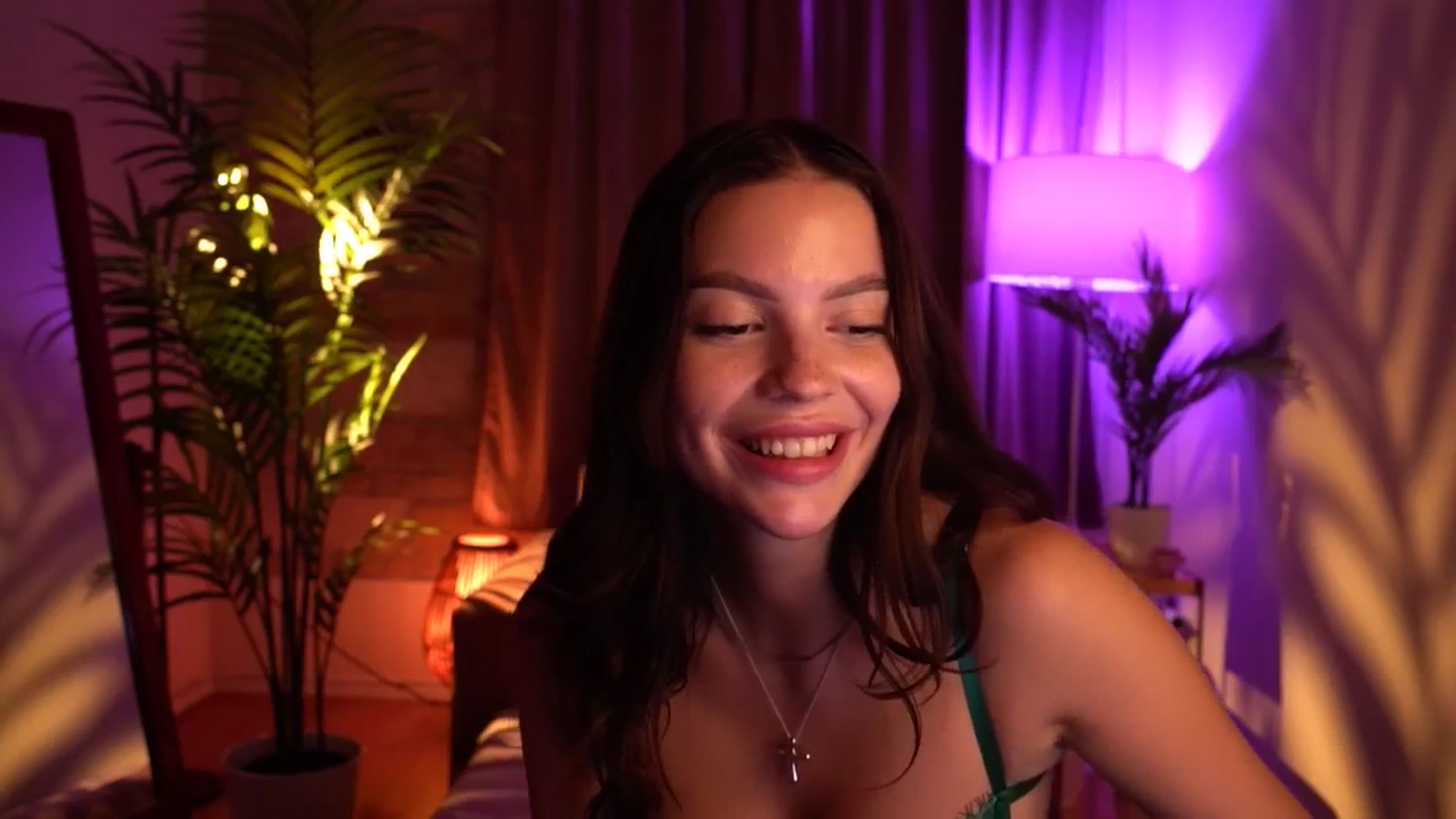 Gallery image thumbnail from hollydollly_'s myfreecams stream on, 06/24/2024, 21:43 image 11 of 20