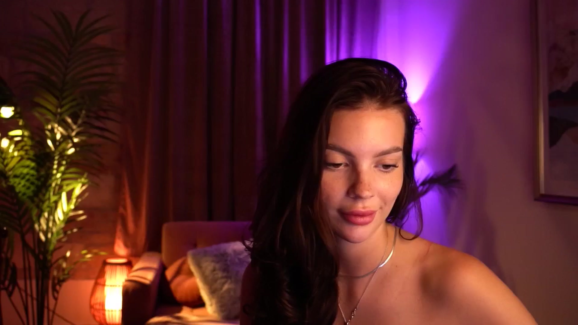 Gallery image thumbnail from hollydollly_'s myfreecams stream on, 06/26/2024, 21:50 image 10 of 20