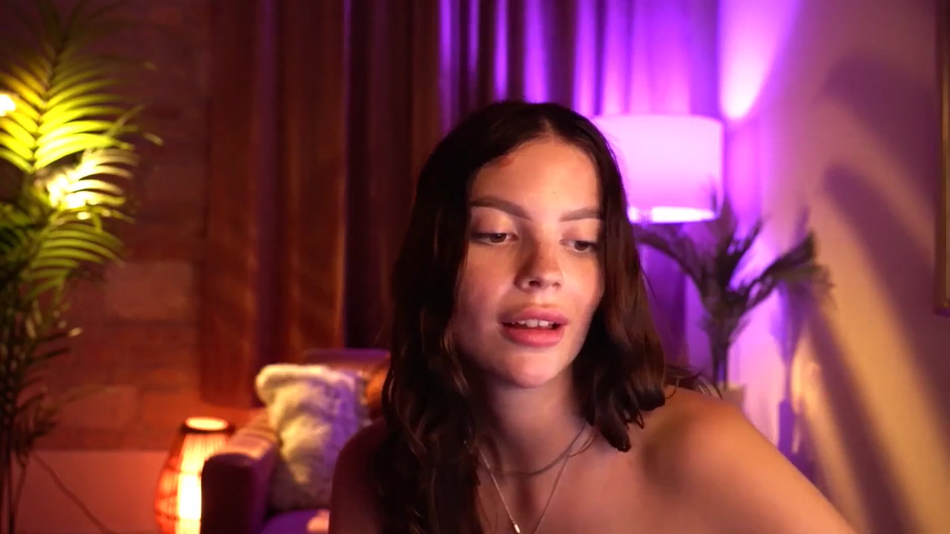 Gallery image thumbnail from hollydollly_'s myfreecams stream on, 07/01/2024, 23:13 image 15 of 20
