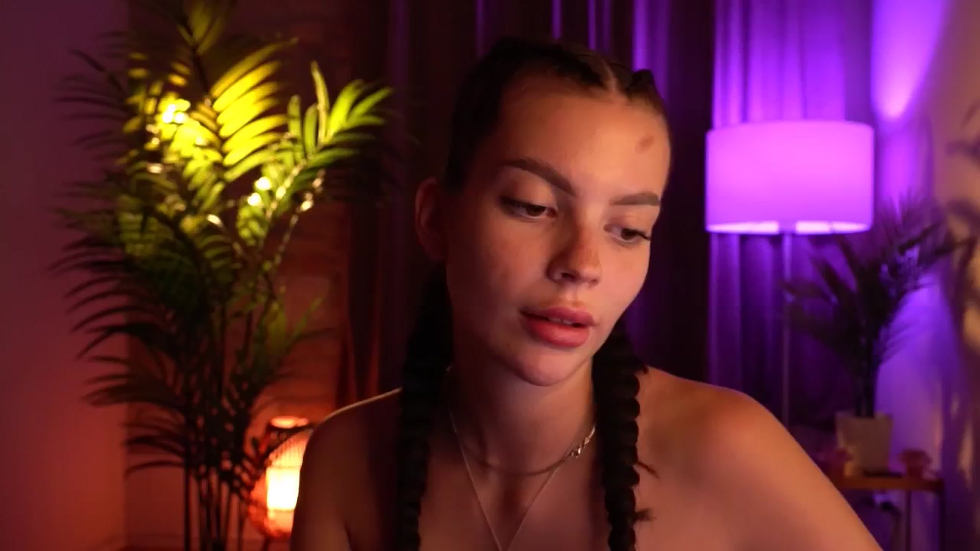 Gallery image thumbnail from hollydollly_'s myfreecams stream on, 07/05/2024, 20:00 image 17 of 20