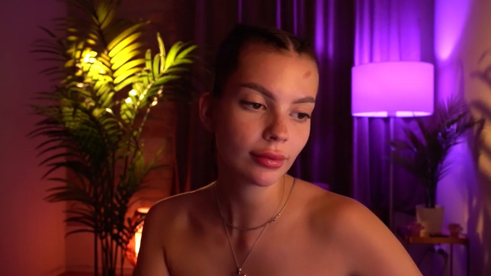 Gallery image thumbnail from hollydollly_'s myfreecams stream on, 07/05/2024, 20:00 image 18 of 20