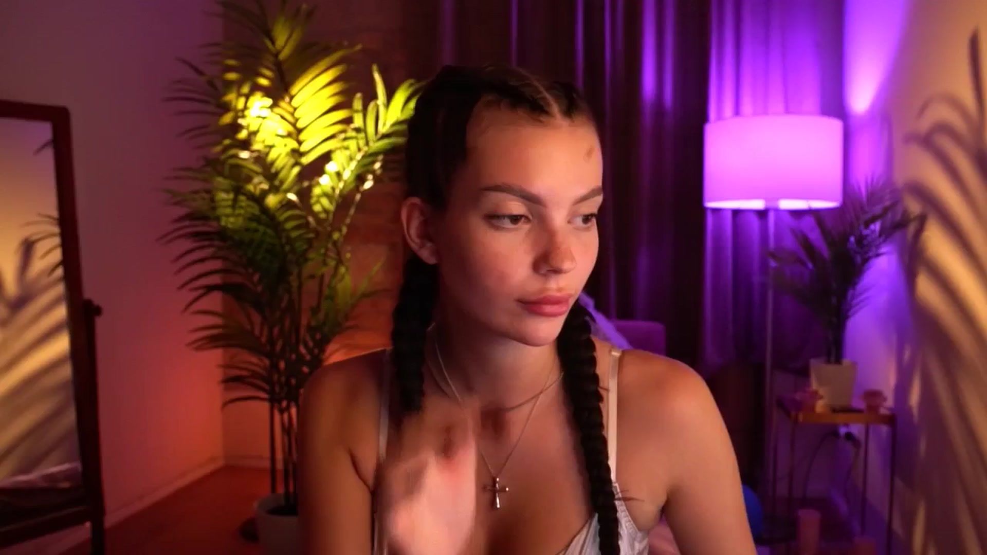 Gallery image thumbnail from hollydollly_'s myfreecams stream on, 07/05/2024, 20:00 image 12 of 20