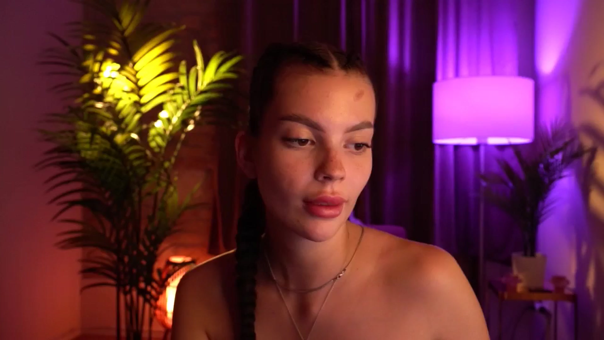 Gallery image thumbnail from hollydollly_'s myfreecams stream on, 07/05/2024, 20:00 image 19 of 20