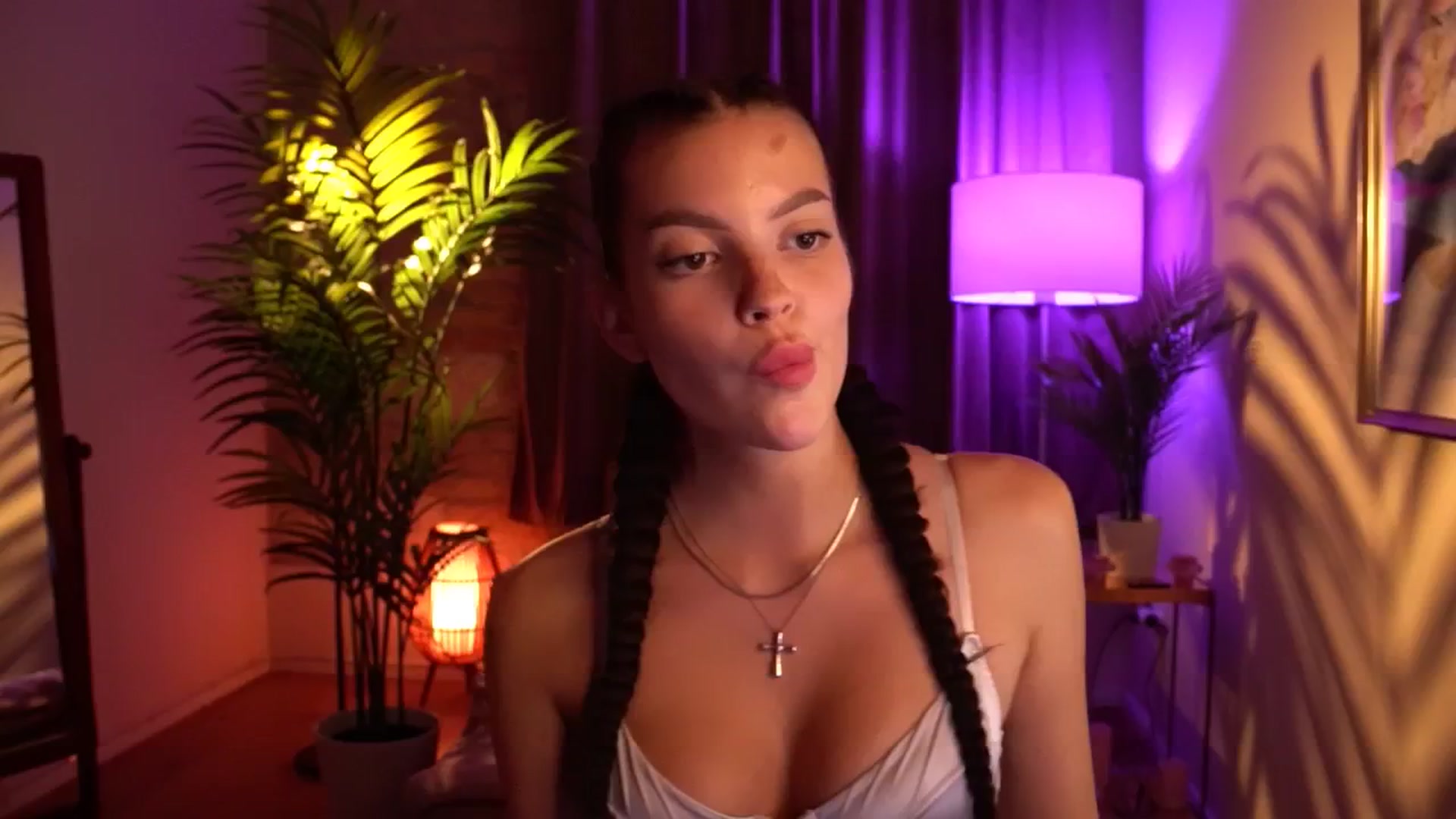 Gallery image thumbnail from hollydollly_'s myfreecams stream on, 07/05/2024, 20:00 image 2 of 20