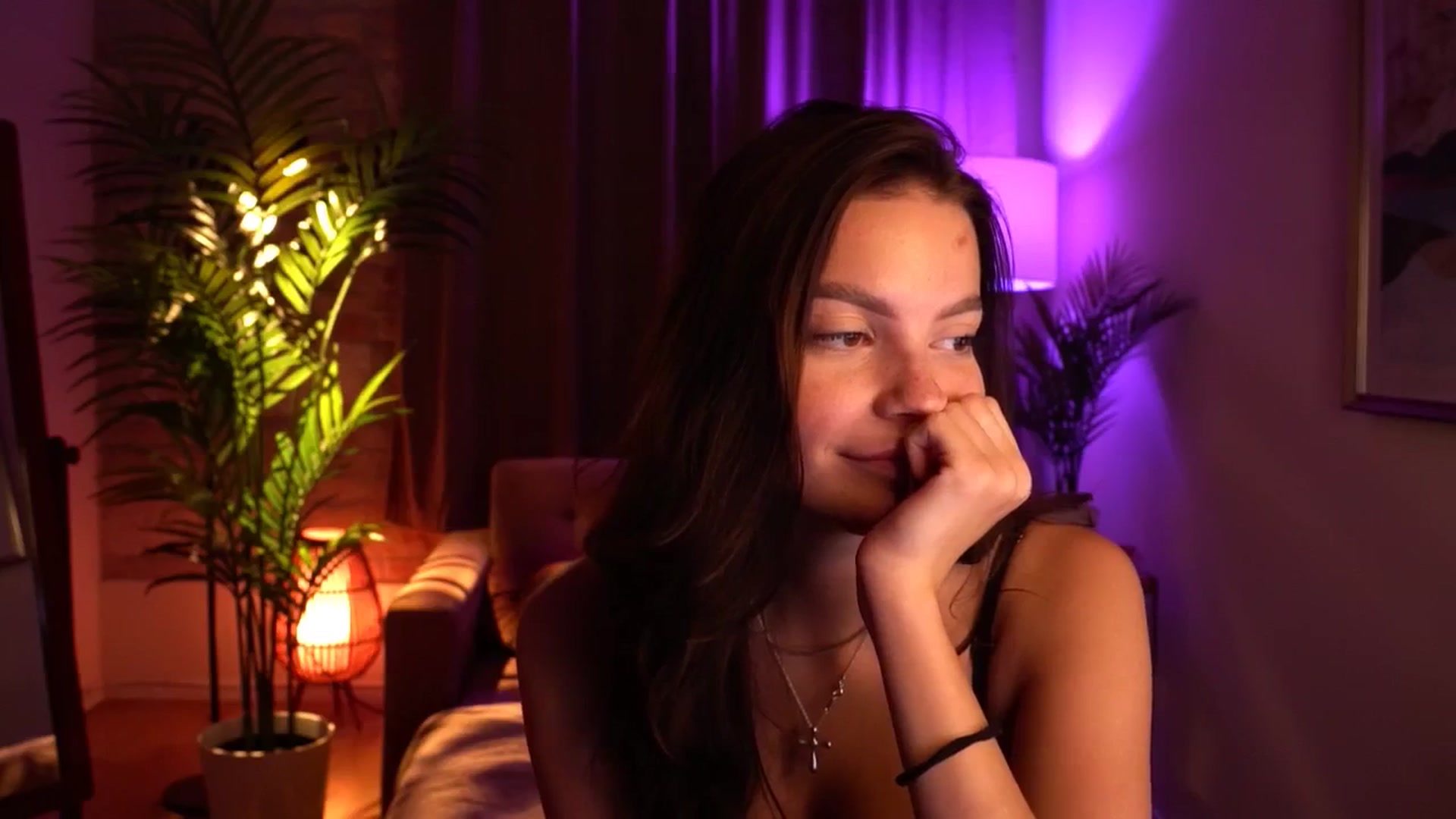 Gallery image thumbnail from hollydollly_'s myfreecams stream on, 07/06/2024, 14:20 image 12 of 20