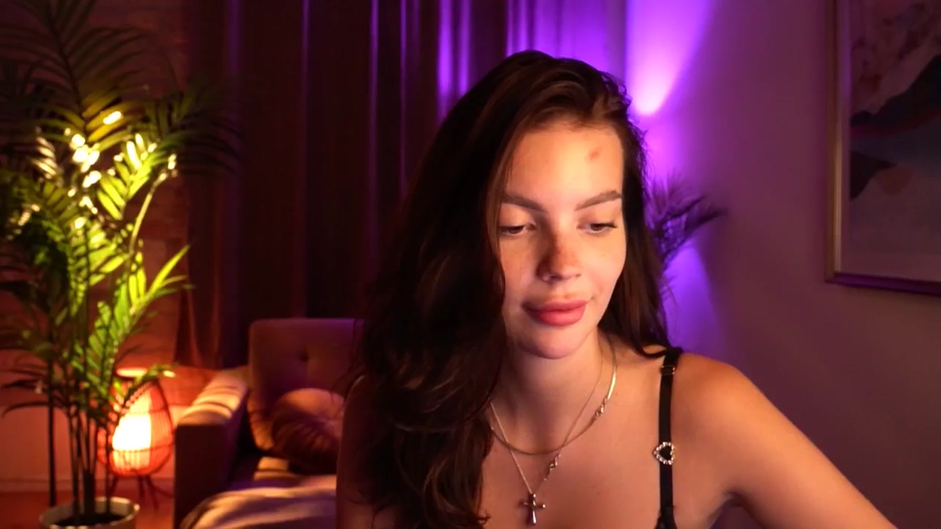 Gallery image thumbnail from hollydollly_'s myfreecams stream on, 07/06/2024, 15:38 image 9 of 20