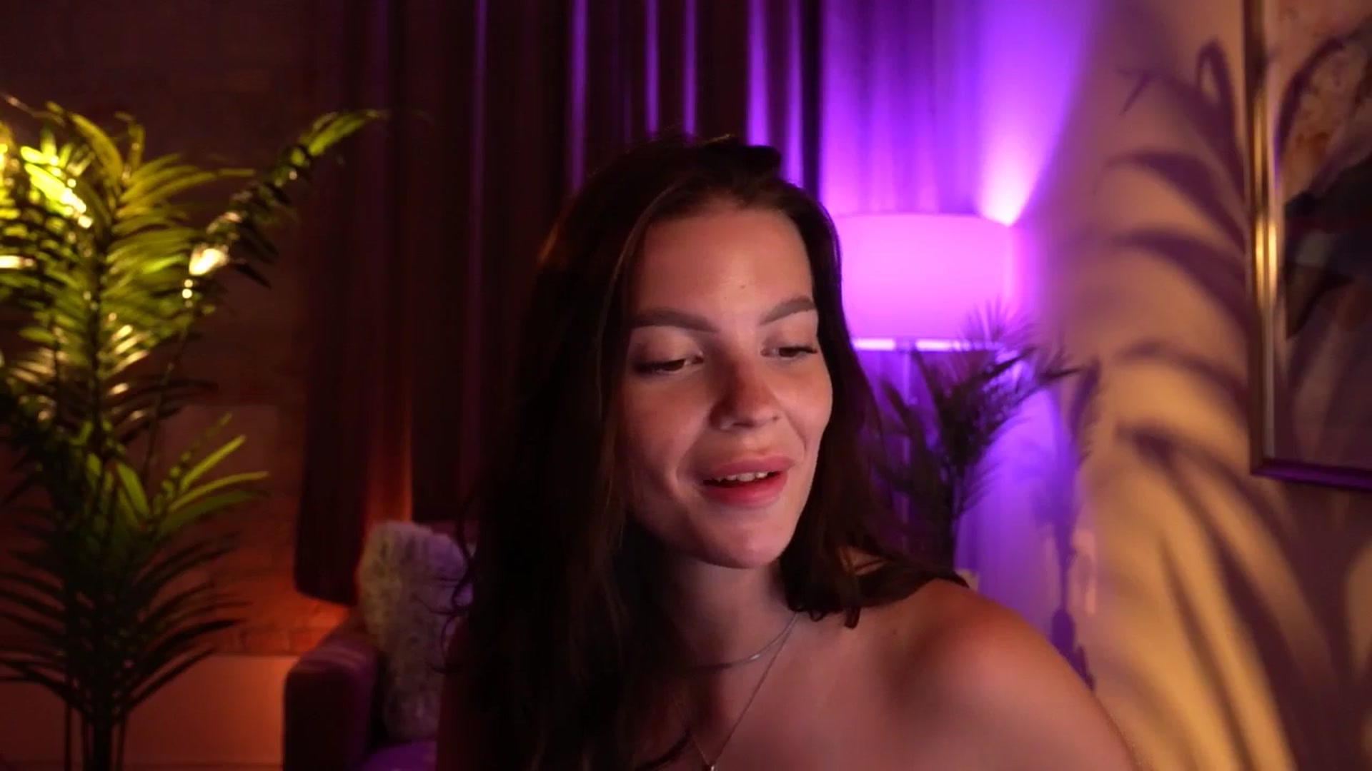 Gallery image thumbnail from hollydollly_'s myfreecams stream on, 07/12/2024, 21:05 image 13 of 20