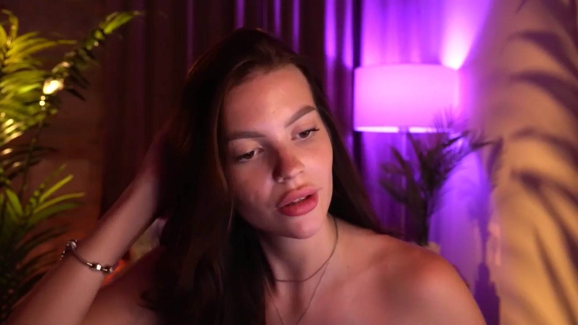 Gallery image thumbnail from hollydollly_'s myfreecams stream on, 07/12/2024, 21:05 image 11 of 20