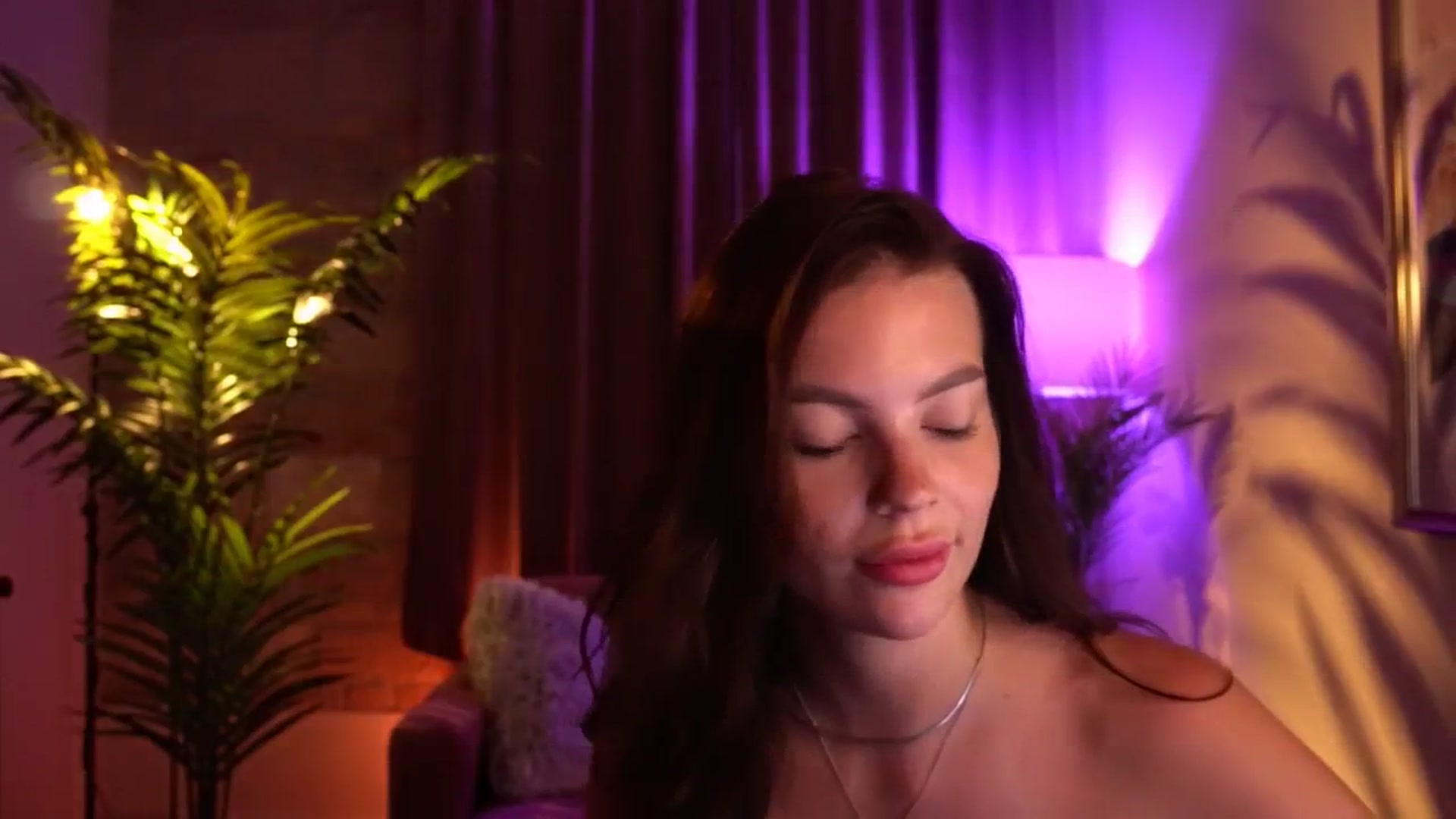 Gallery image thumbnail from hollydollly_'s myfreecams stream on, 07/12/2024, 21:05 image 12 of 20