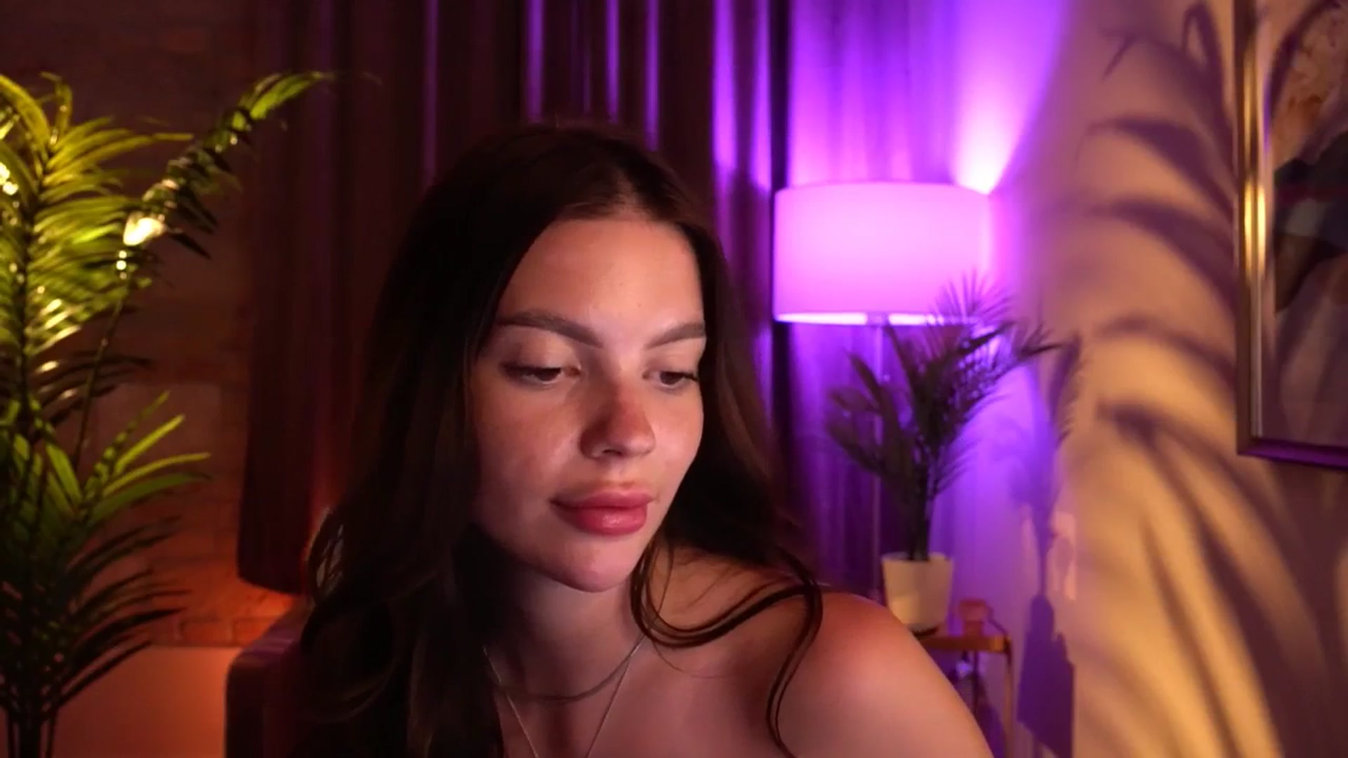 Gallery image thumbnail from hollydollly_'s myfreecams stream on, 07/12/2024, 21:05 image 19 of 20