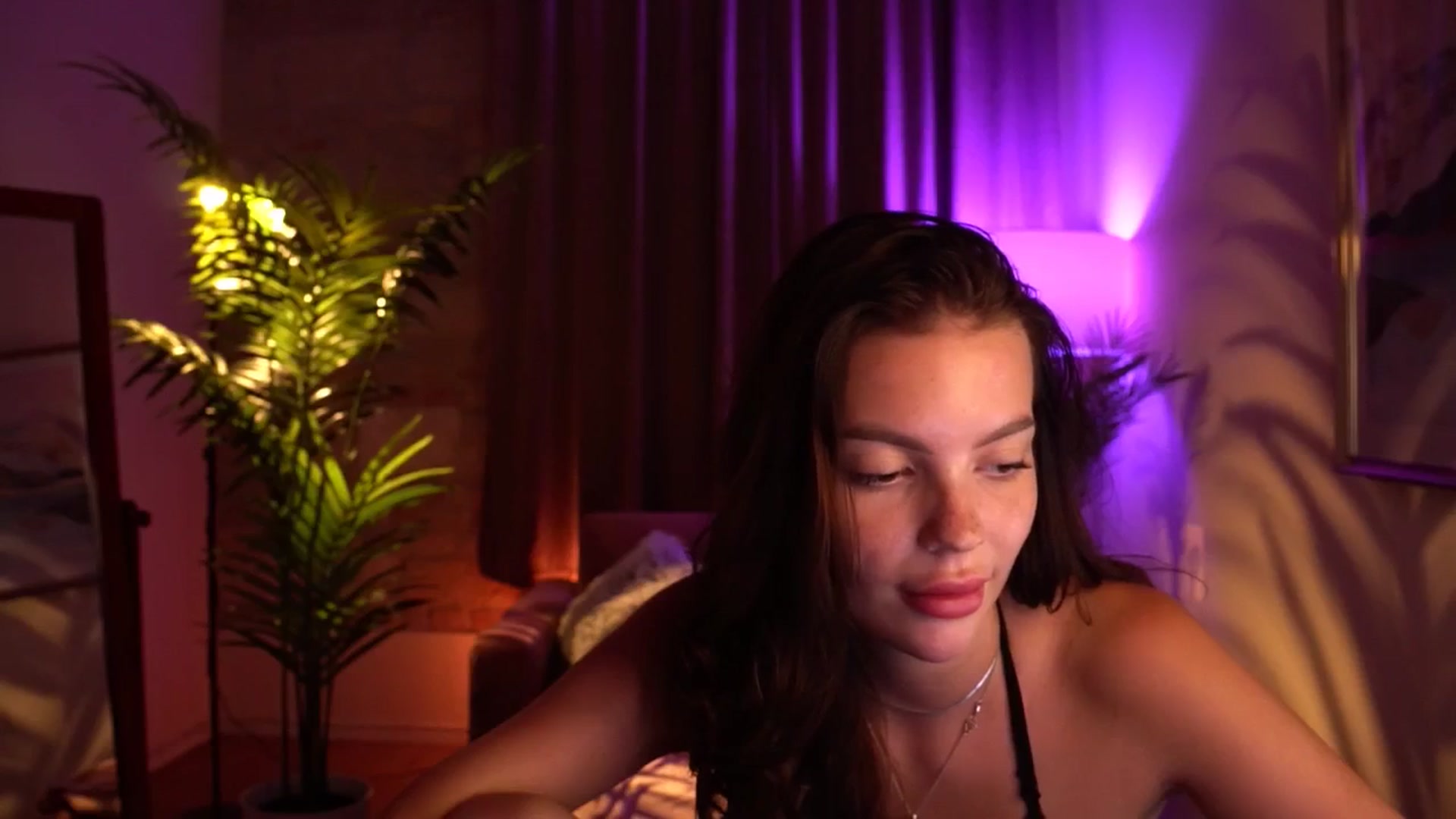 Gallery image thumbnail from hollydollly_'s myfreecams stream on, 07/13/2024, 22:22 image 8 of 20