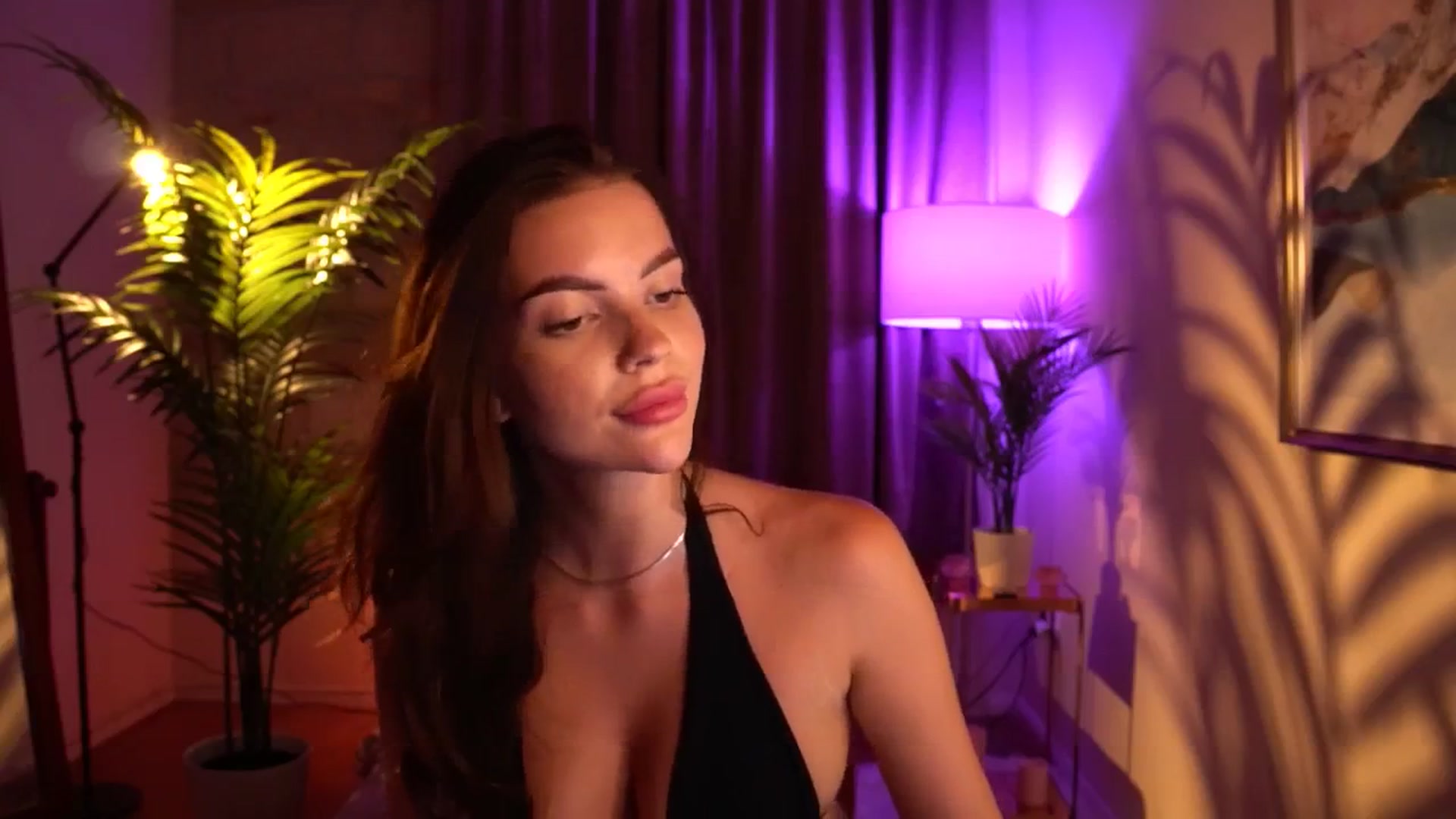 Gallery image thumbnail from hollydollly_'s myfreecams stream on, 07/17/2024, 19:23 image 17 of 20